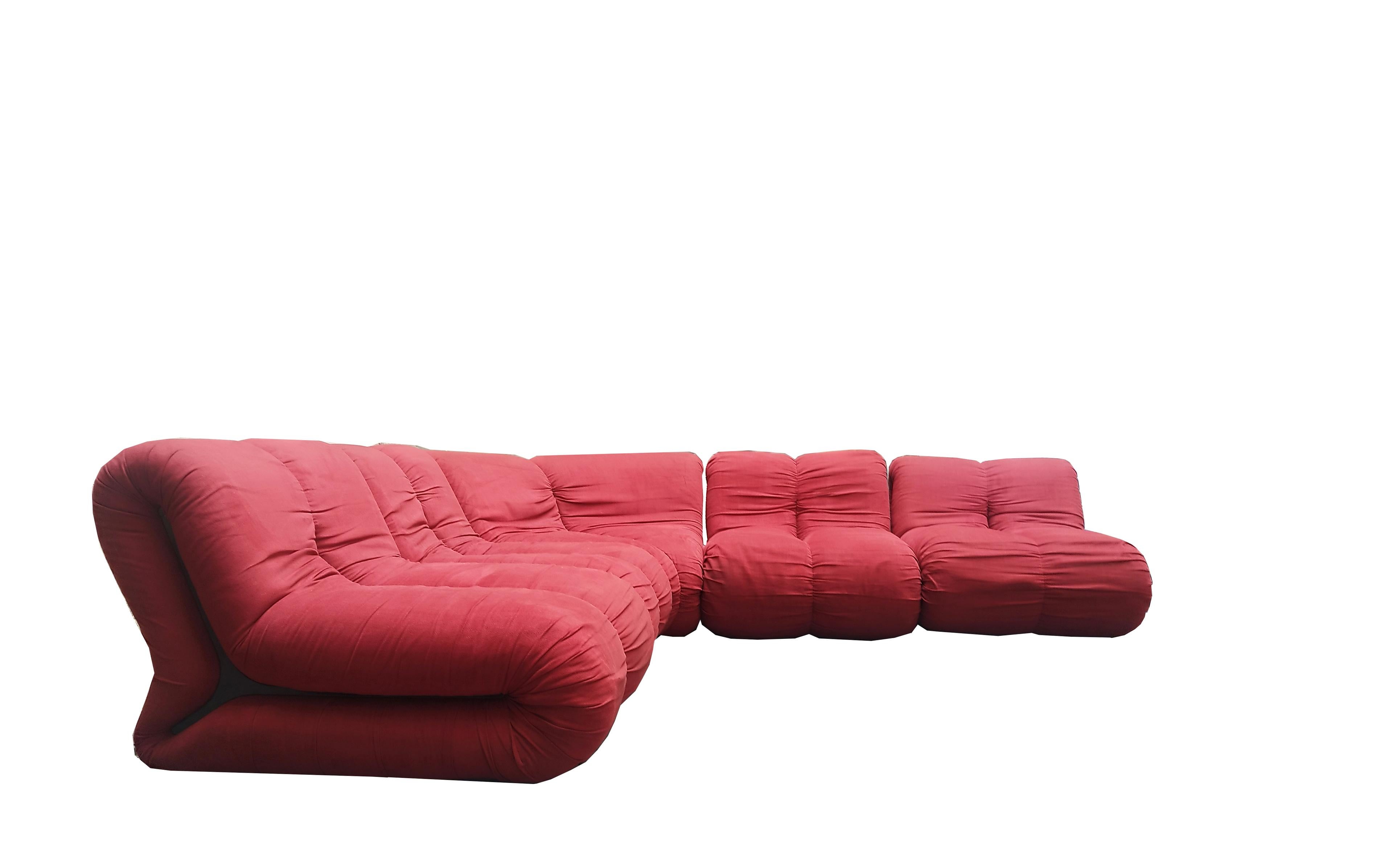 Iconic modular sofa Mod. Pagru' designed by Claudio Vagnoni for the company 1P in 1968. The modular sofa consists of 4 linear seats and a corner seat. Each seat has a wood and metal frame, black plastic sides, the upholstery is original of the time