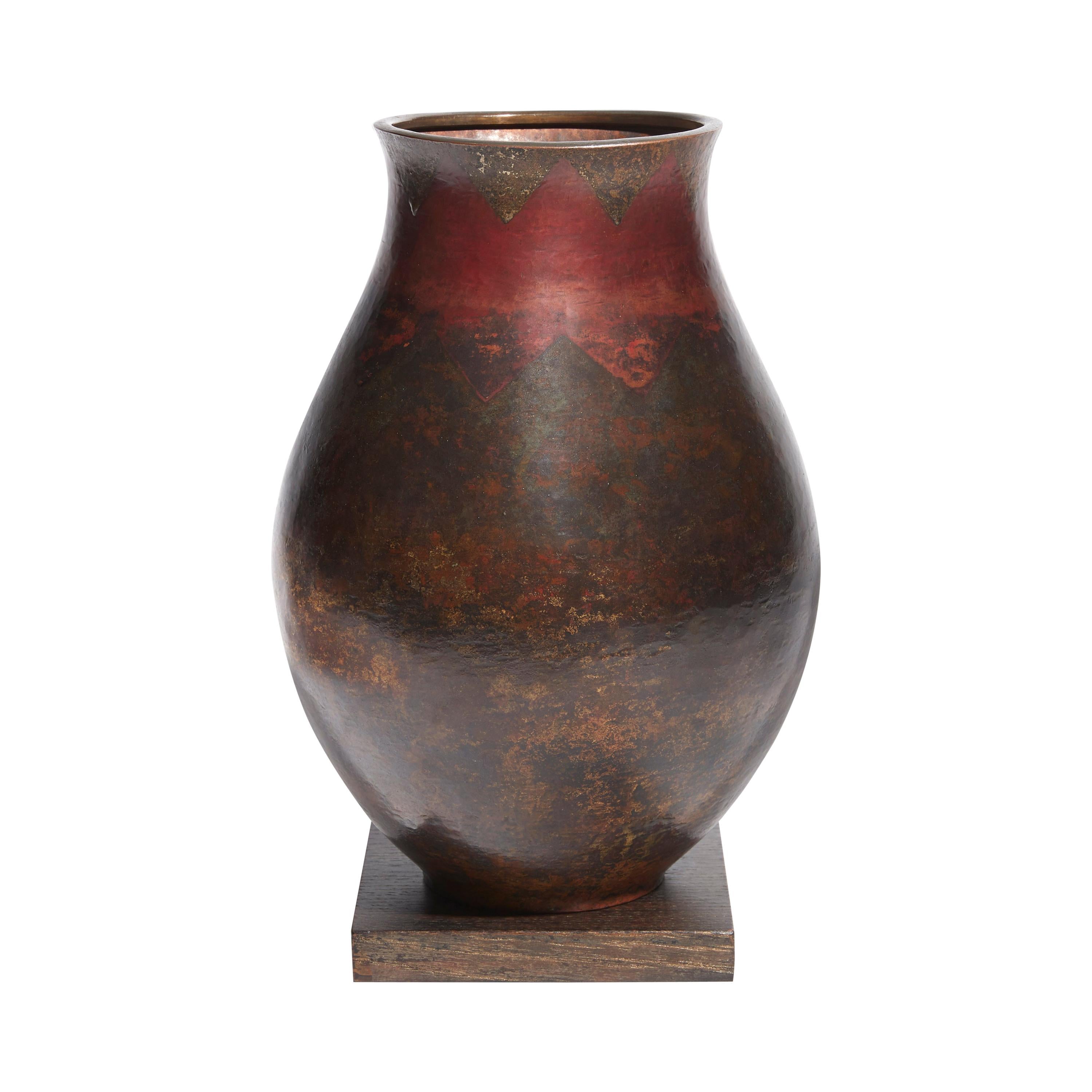 Claudius Linossier, Triangle en Chute, Vase, circa 1930 For Sale