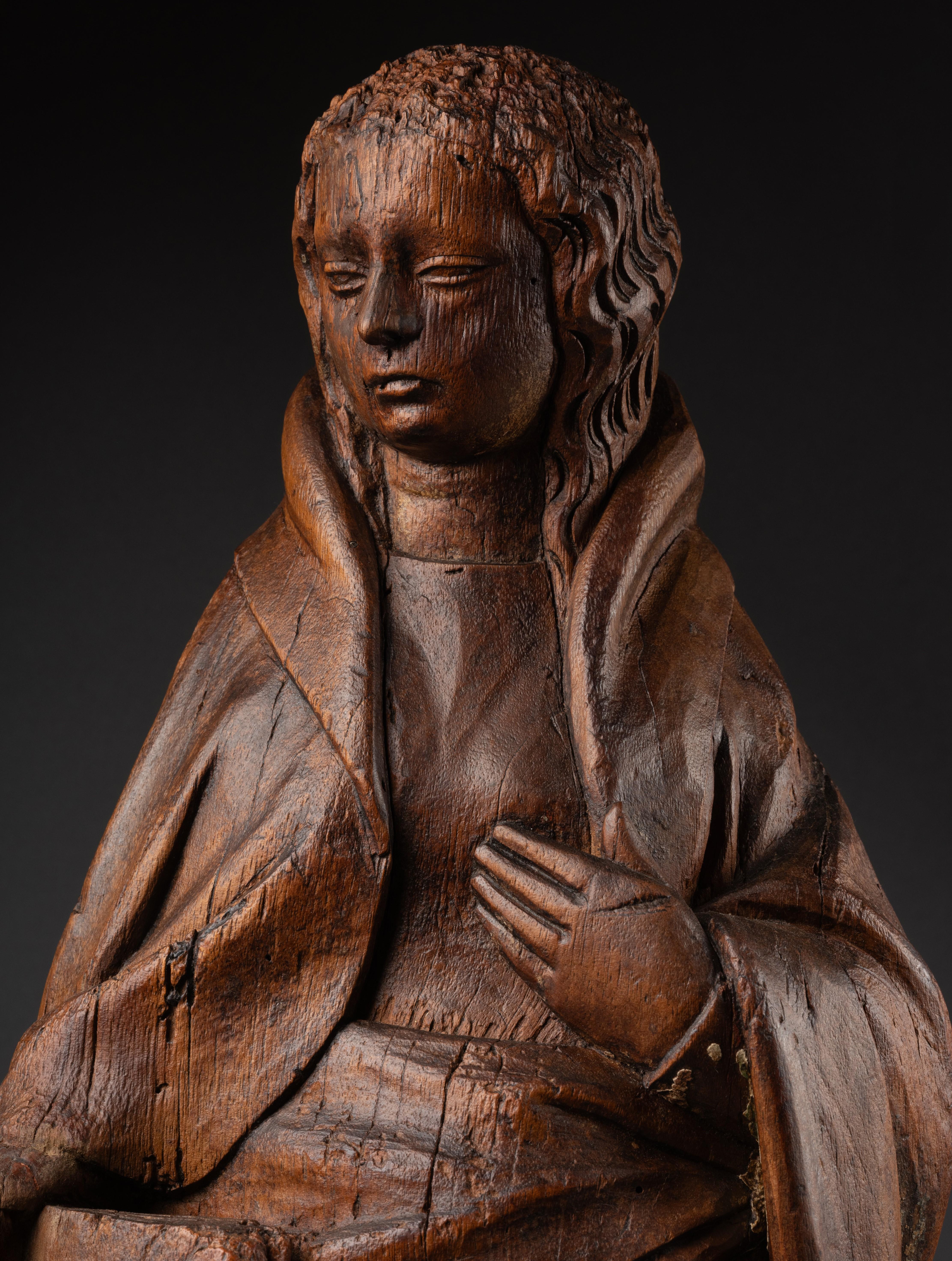 Virgin of the Annunciation, Burgund, frühes 15. Jahrhundert (Braun), Figurative Sculpture, von Claus de Werve