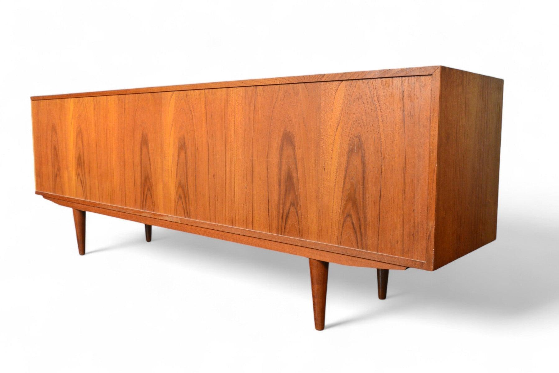 Origin: Denmark
Designer: Clausen + Søns
Manufacturer: Clausen + Søns
Era: 1960s
Materials: Teak
Measurements: 82