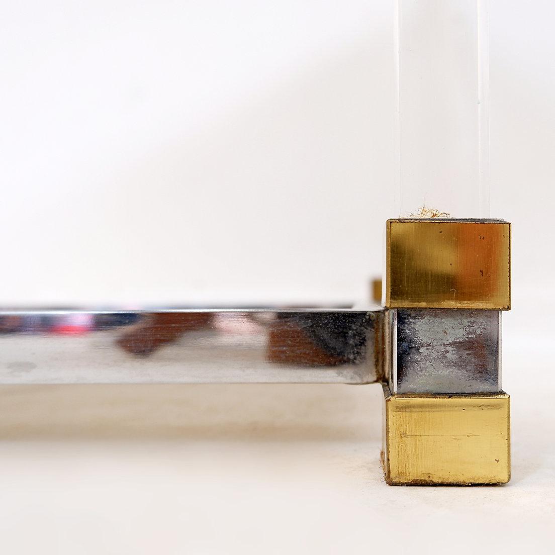 Claustra shelf in plexiglass, smoked glass and brass, Charles Hollis Jones style For Sale 1