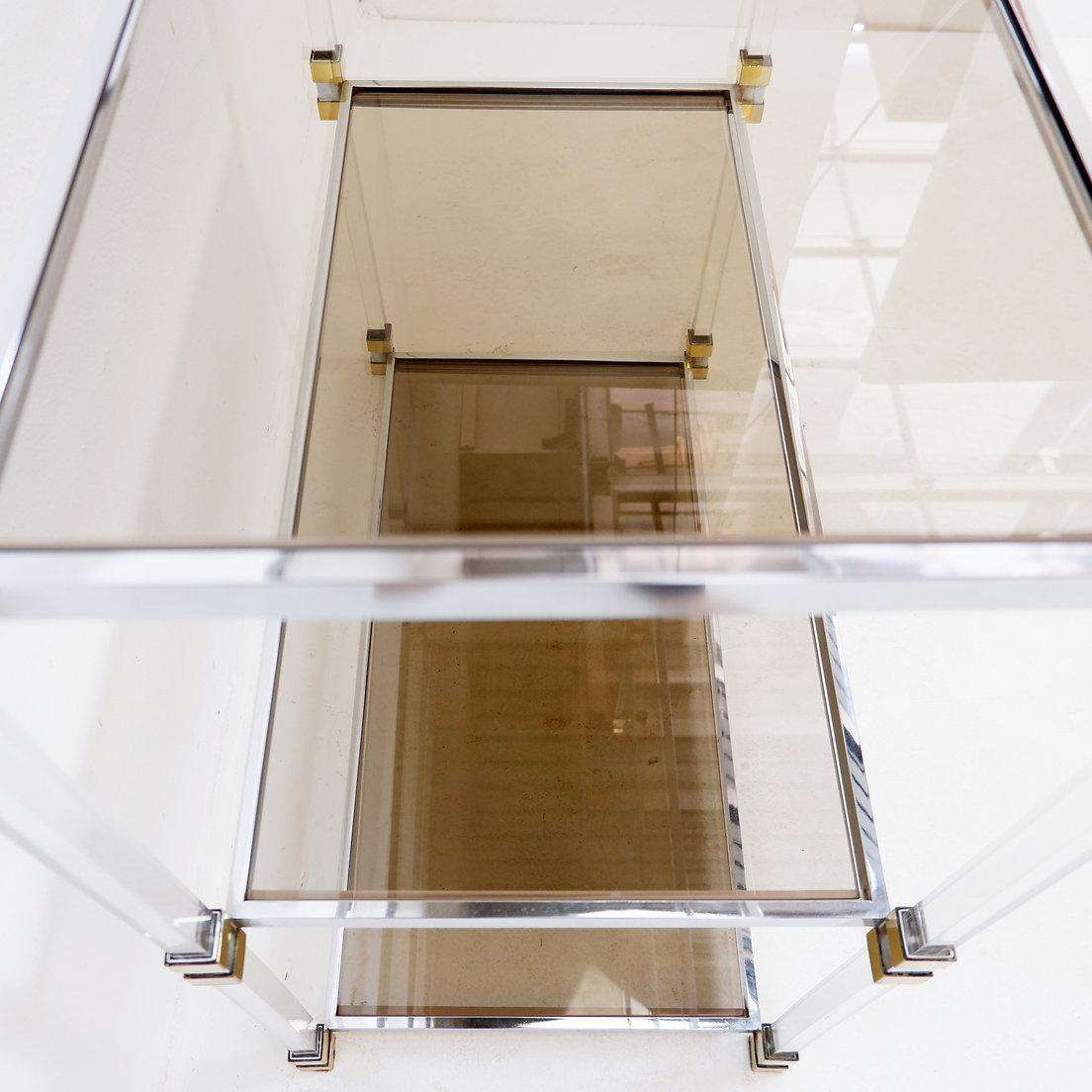 Claustra shelf in plexiglass, smoked glass and brass, Charles Hollis Jones style For Sale 2
