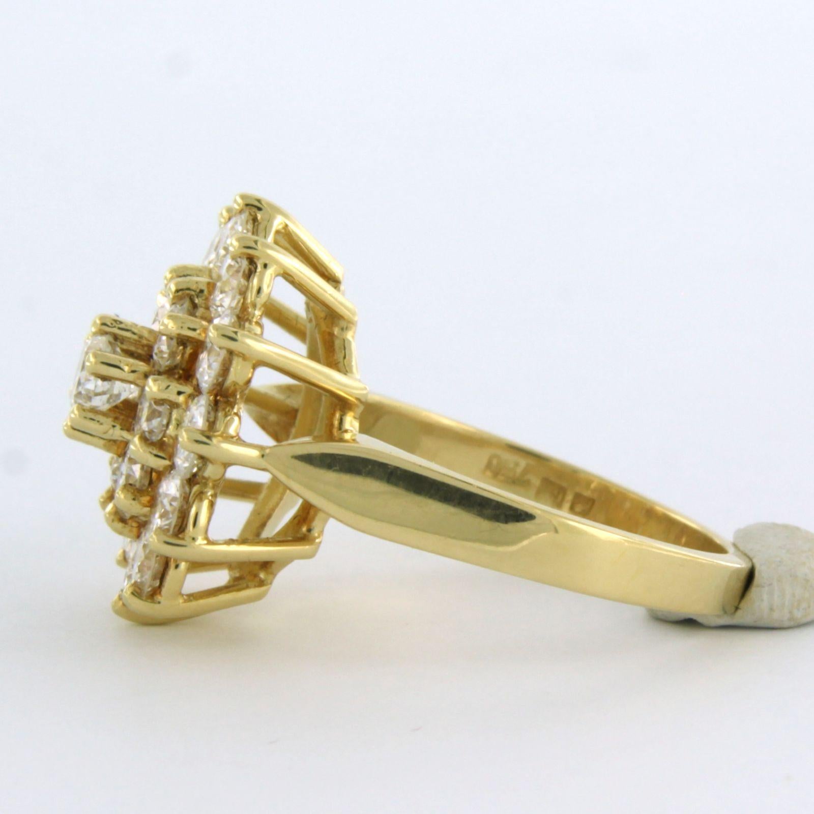 Modern Clauter ring with brilliant cut diamonds up to 2.30ct 7.2 grams 18k gold For Sale