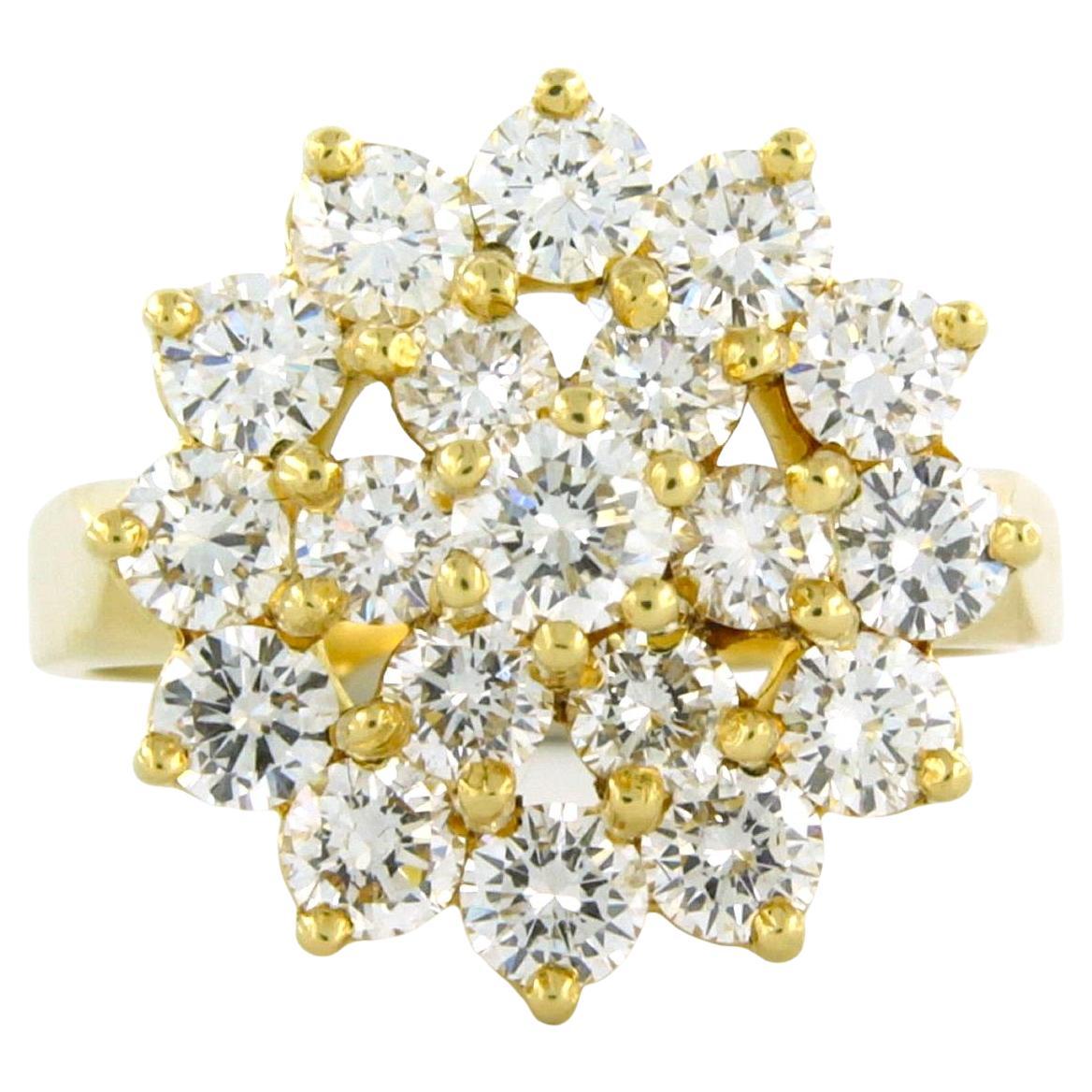 Clauter ring with brilliant cut diamonds up to 2.30ct 7.2 grams 18k gold For Sale
