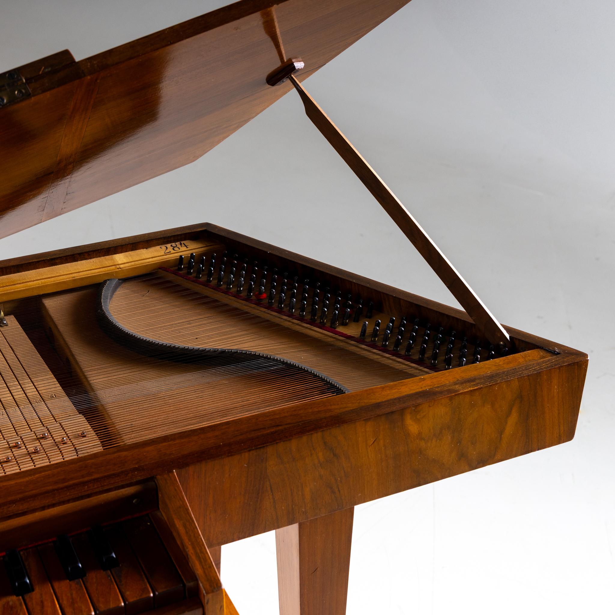 Clavichord, 20. Jahrhundert (Walnuss) im Angebot