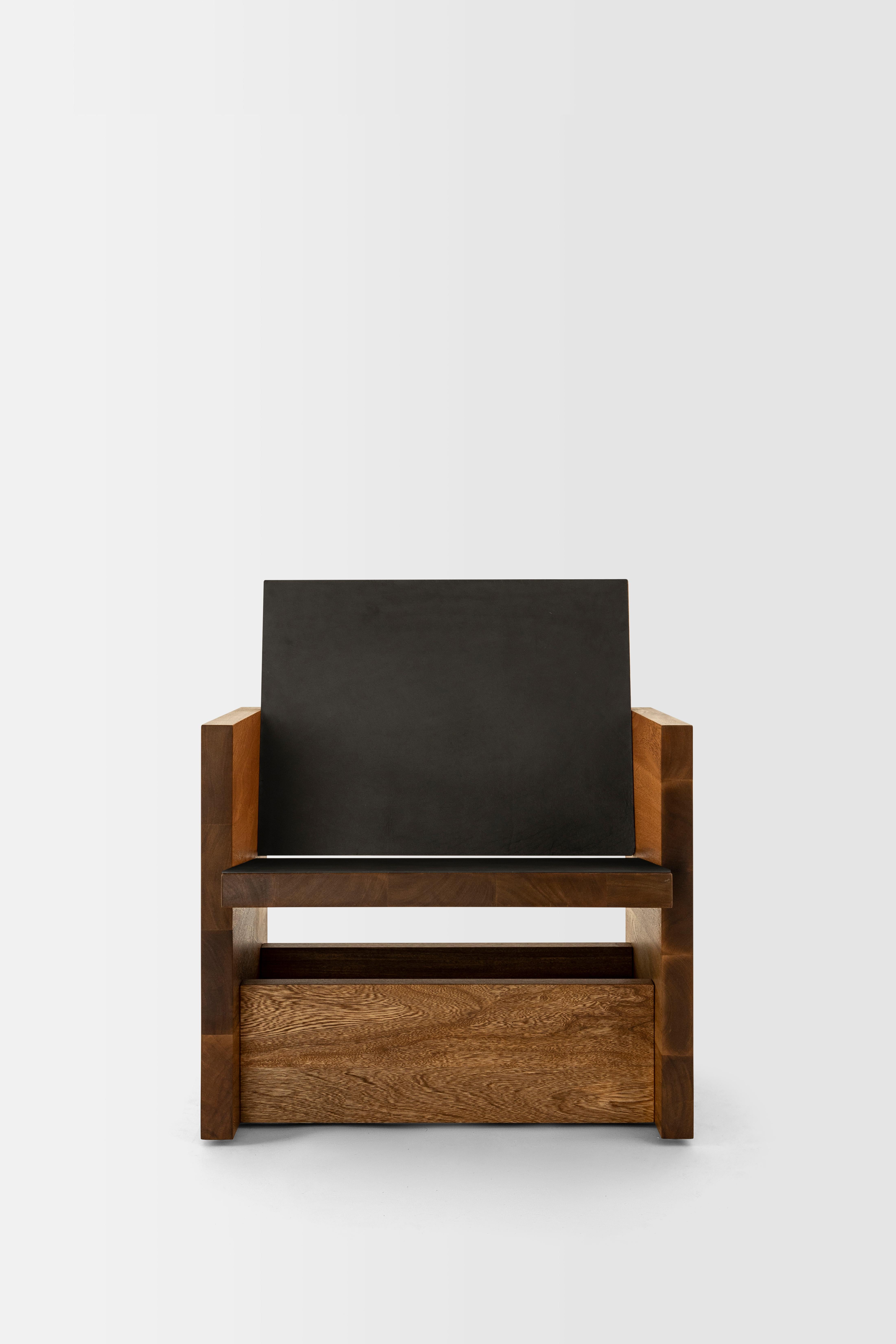 Des lignes simples et des matériaux nobles définissent Clavijero, une chaise et un banc de salon. Fabriquées à la main à l'aide de techniques de menuiserie traditionnelles, ces deux pièces sont créées pour la conversation, la lecture, le repos et la