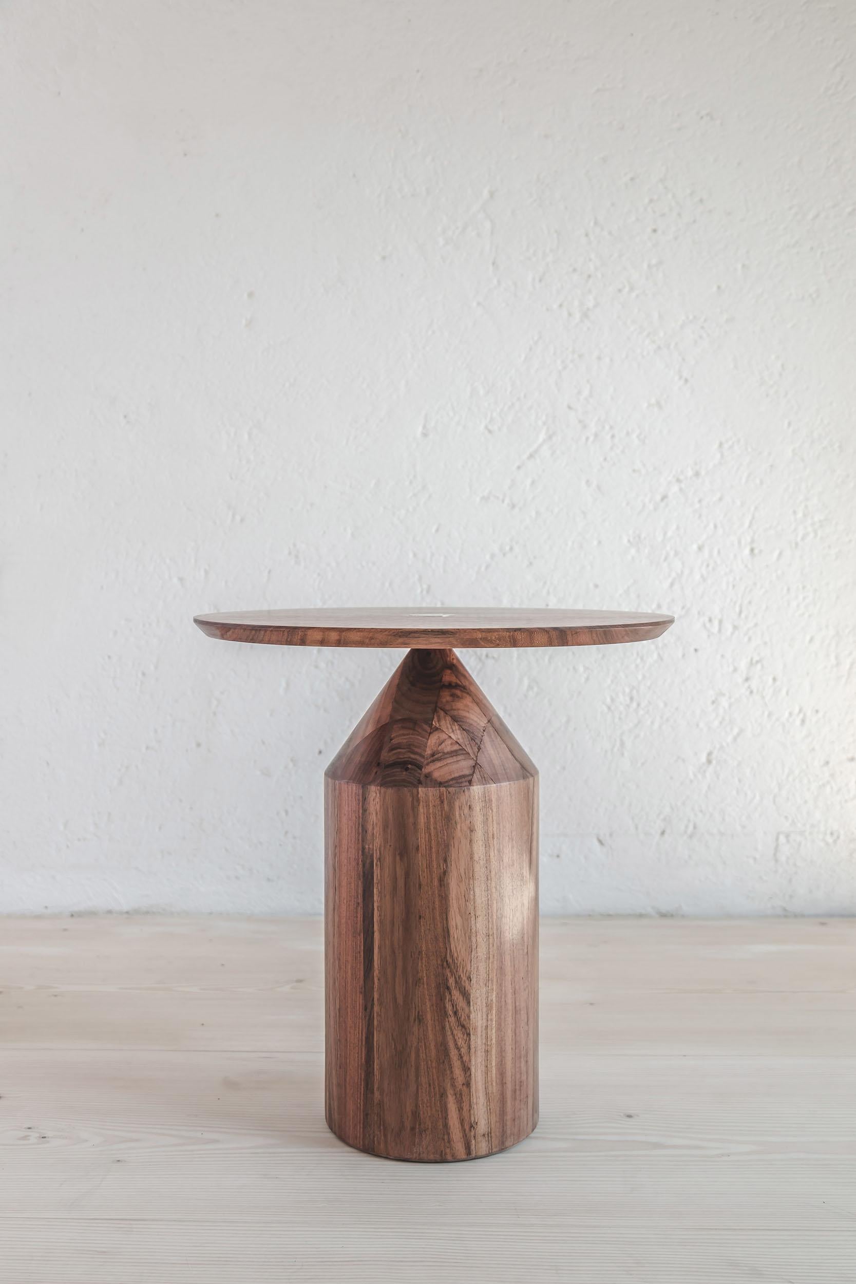 Side table made of solid-turned wood with an oil finish.
Their circular design allows for easy placement and enhances the flow of the room, making them perfect for living areas, bedrooms, or entryways, effortlessly complementing both traditional and