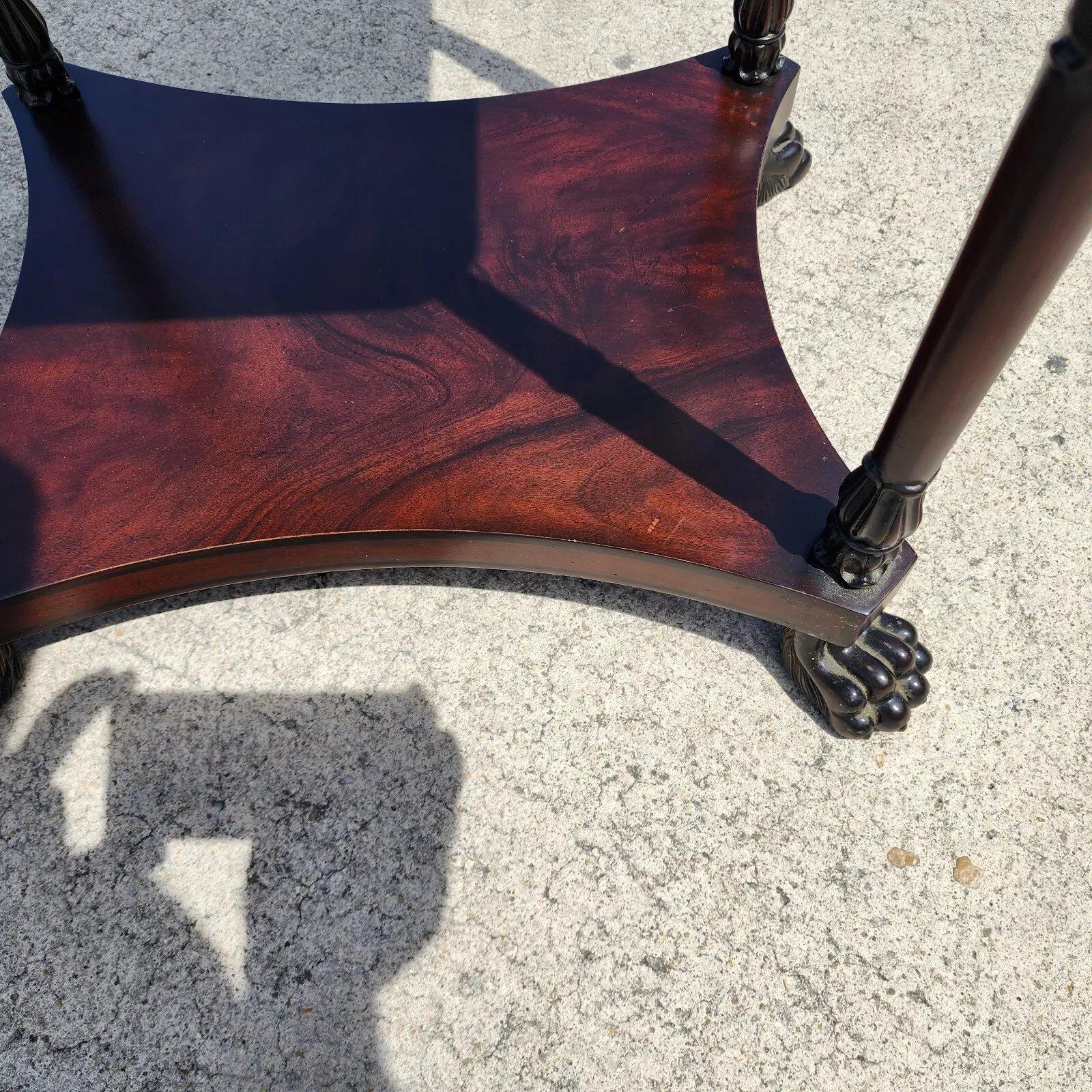 Beistelltisch mit Klauenfuß von Hickory Chair Co, Vintage im Angebot 4