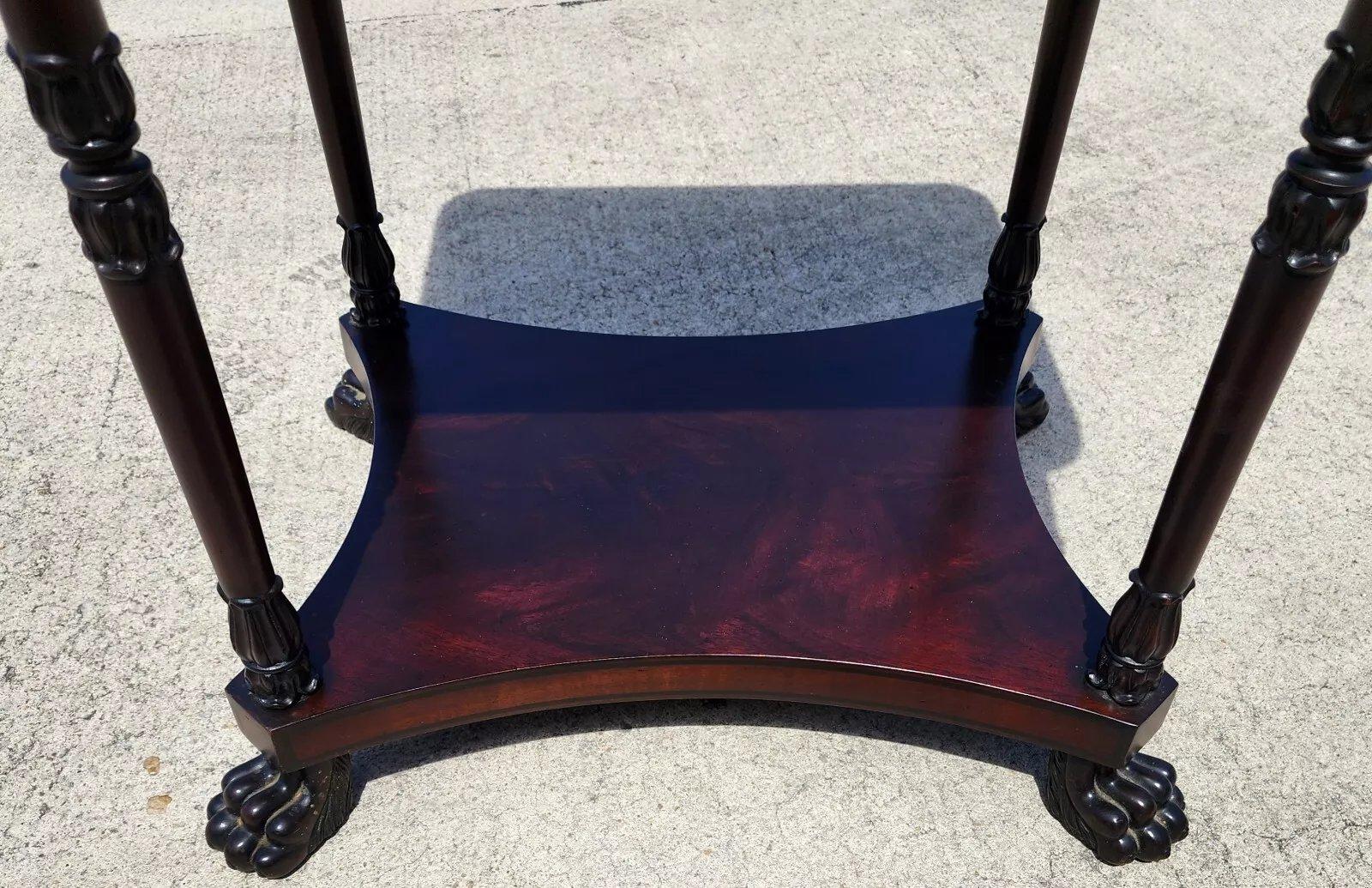 Beistelltisch mit Klauenfuß von Hickory Chair Co, Vintage im Angebot 8
