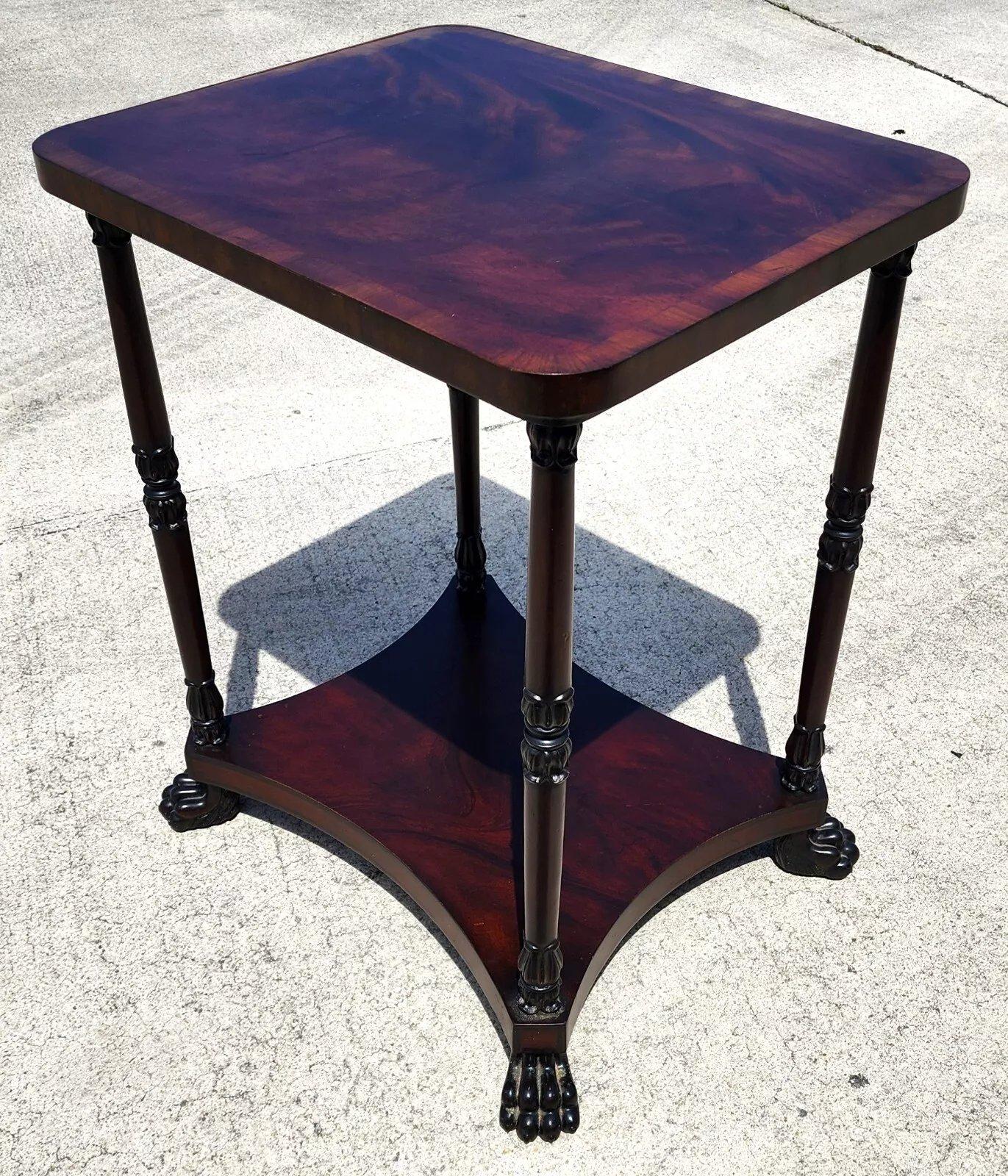Beistelltisch mit Klauenfuß von Hickory Chair Co, Vintage (Georgian) im Angebot