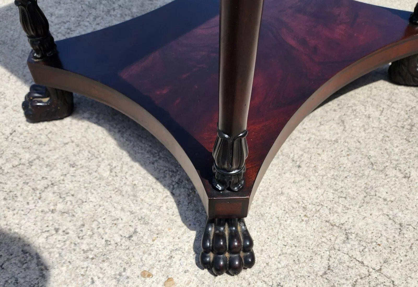 Beistelltisch mit Klauenfuß von Hickory Chair Co, Vintage (20. Jahrhundert) im Angebot