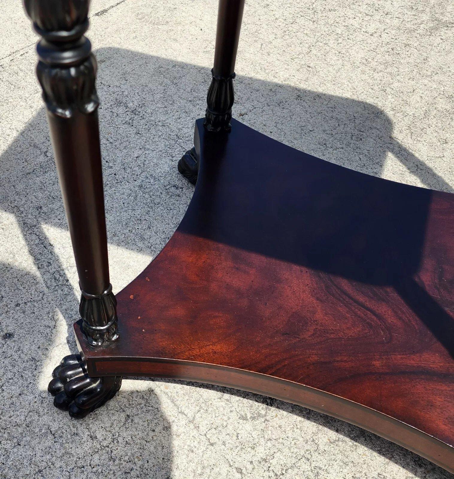 Beistelltisch mit Klauenfuß von Hickory Chair Co, Vintage im Angebot 3