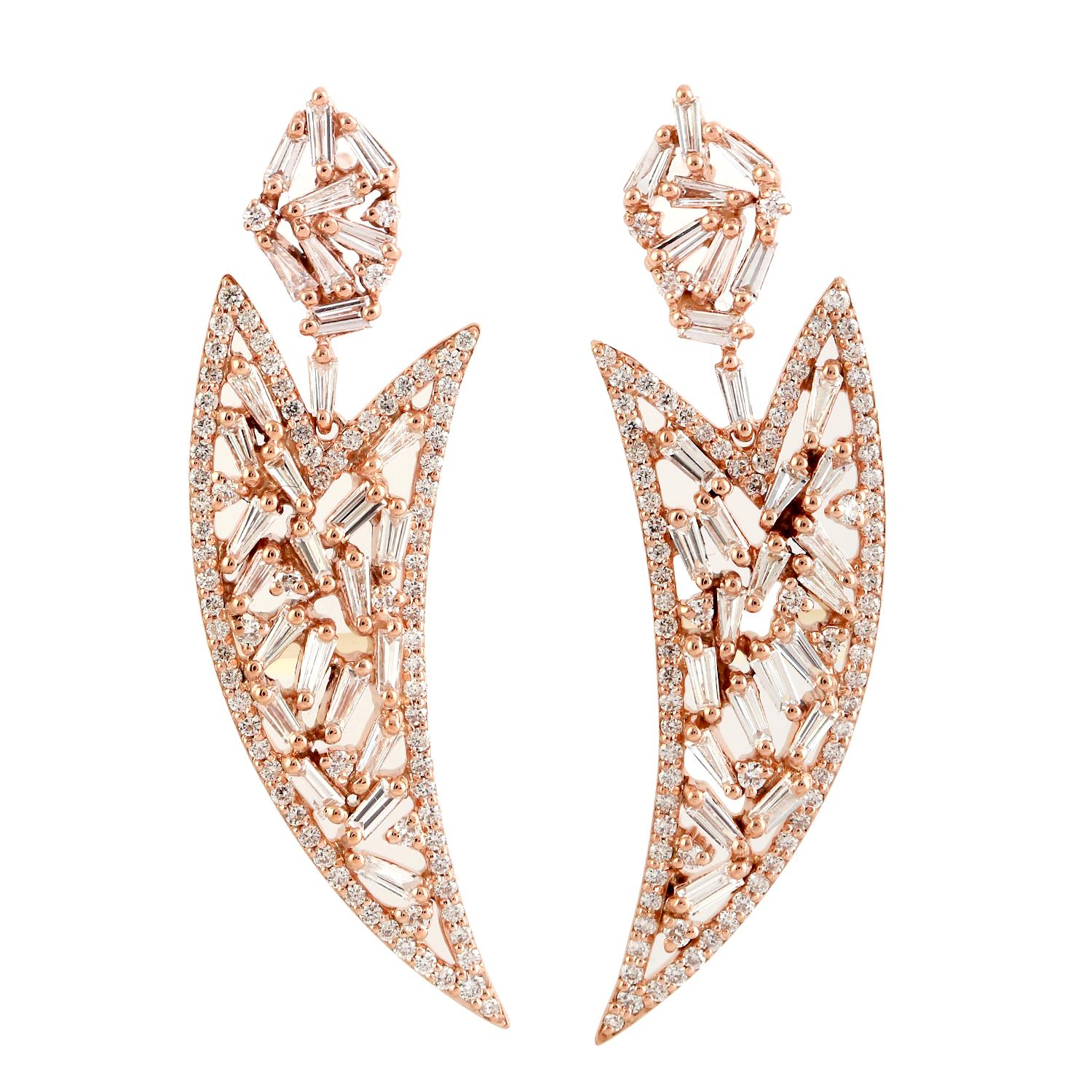 Baguette Cut Claw Shaped Dangle Earrings With Baguette Diamonds Made In 18k Rose Gold For Sale