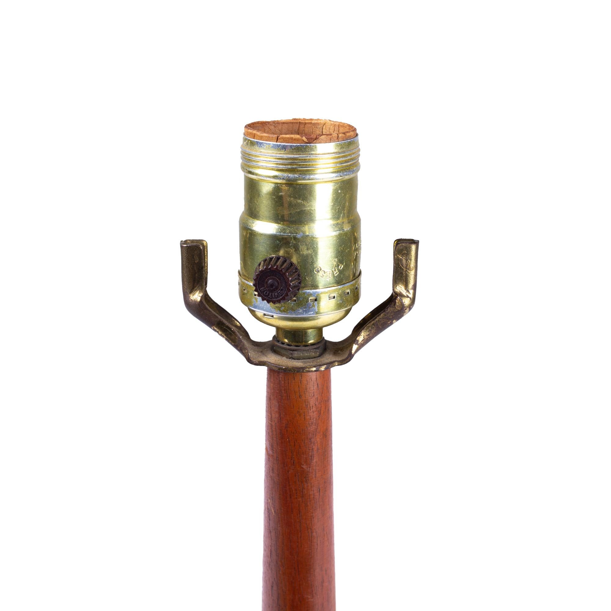 XXIe siècle et contemporain Paire de lampes de table en argile et noyer en vente