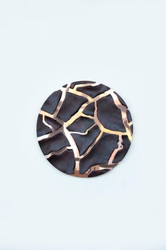 Clay Disc S.I, vielseitiges Wandobjekt aus handgeformtem Eichenholz, zeitgenössisches Design