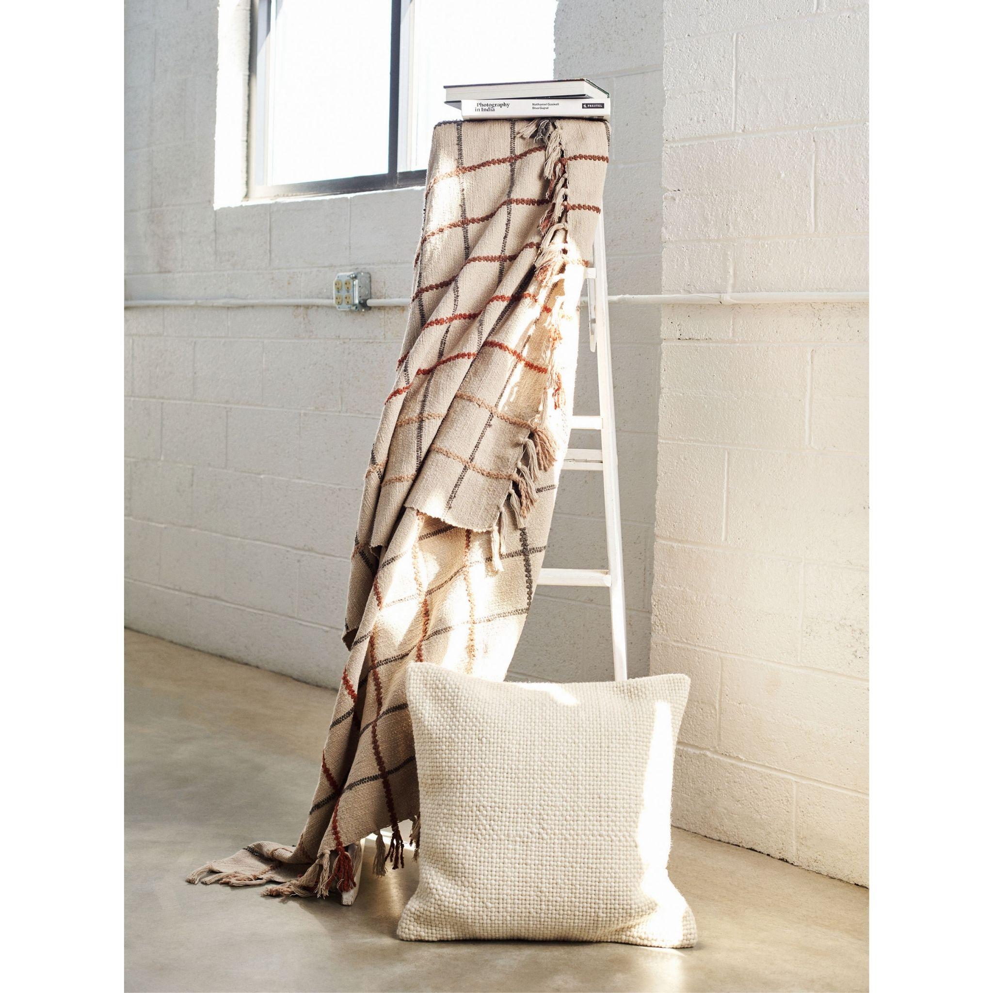 Clay Beige Brown Checks Pattern Handloom Modern Artisanal en vente 1