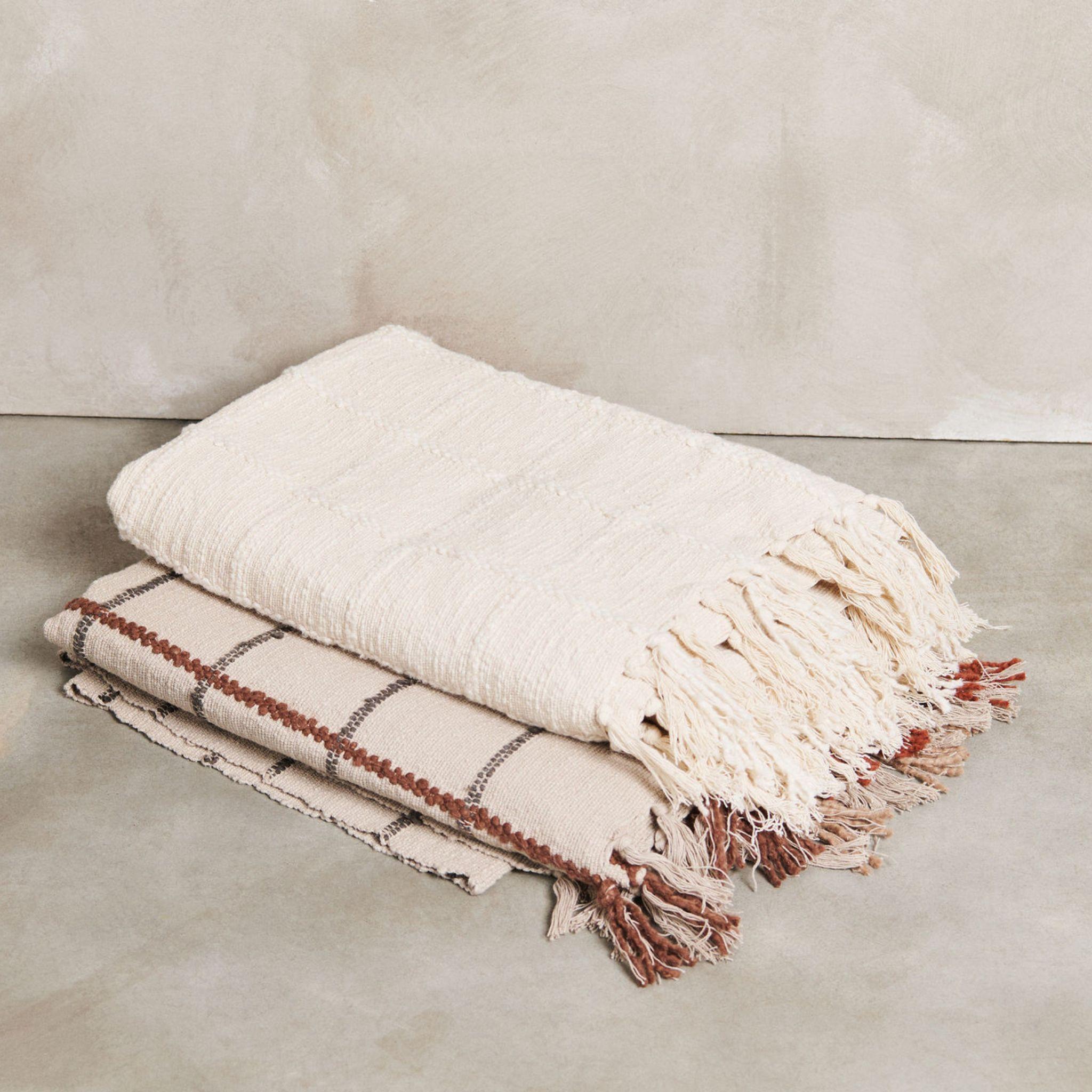 Clay Beige Brown Checks Pattern Handloom Modern Artisanal en vente 2