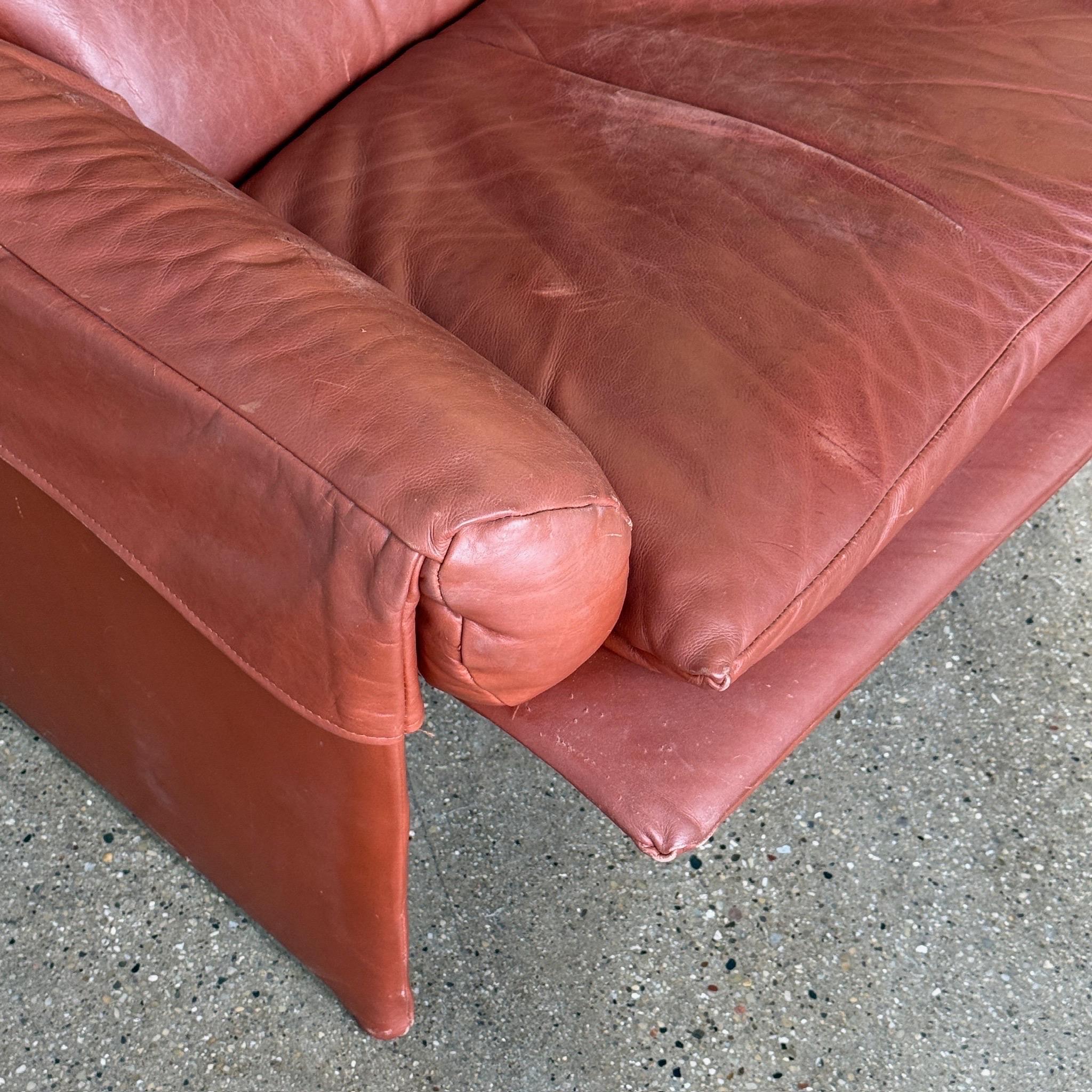 Fine XX secolo Clay Leather Lounge Chair di Giovanni Offredi per Saporiti in vendita