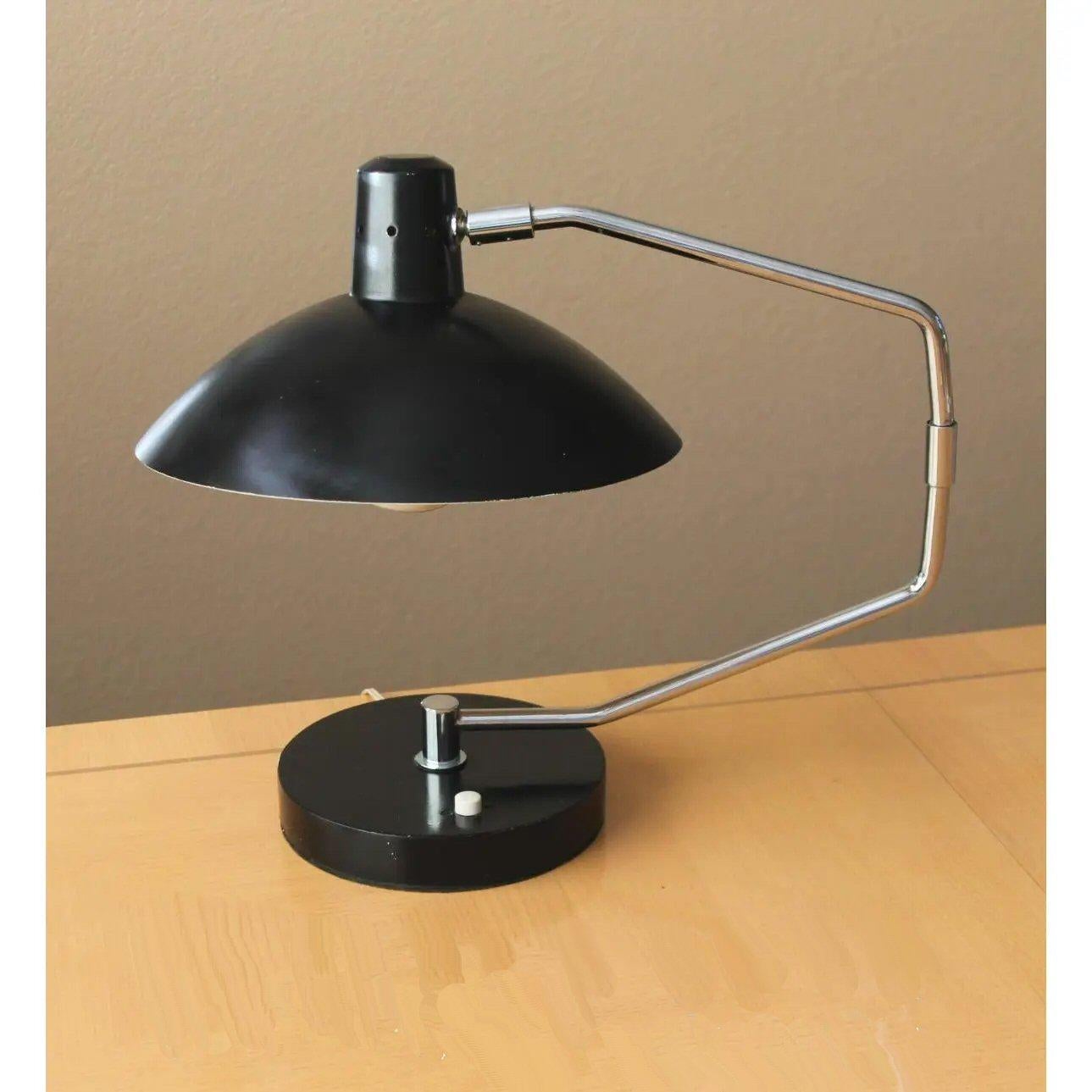Clay Michie For Knoll Swing Arm Saucer Desk Lamp, 1950s Mid Century Good Design In Good Condition For Sale In Peoria, AZ
