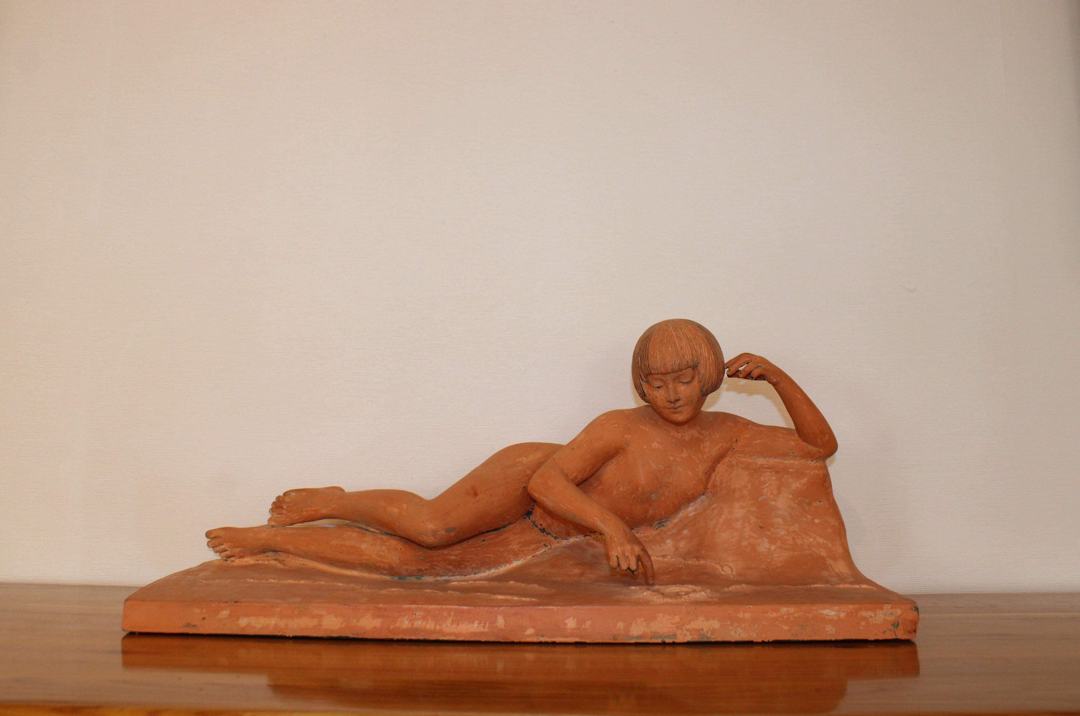 Clay sculpture representing a woman, by Georges Maxim.
Signed Geo Maxim on the left side.
First half of the 20th century, France.