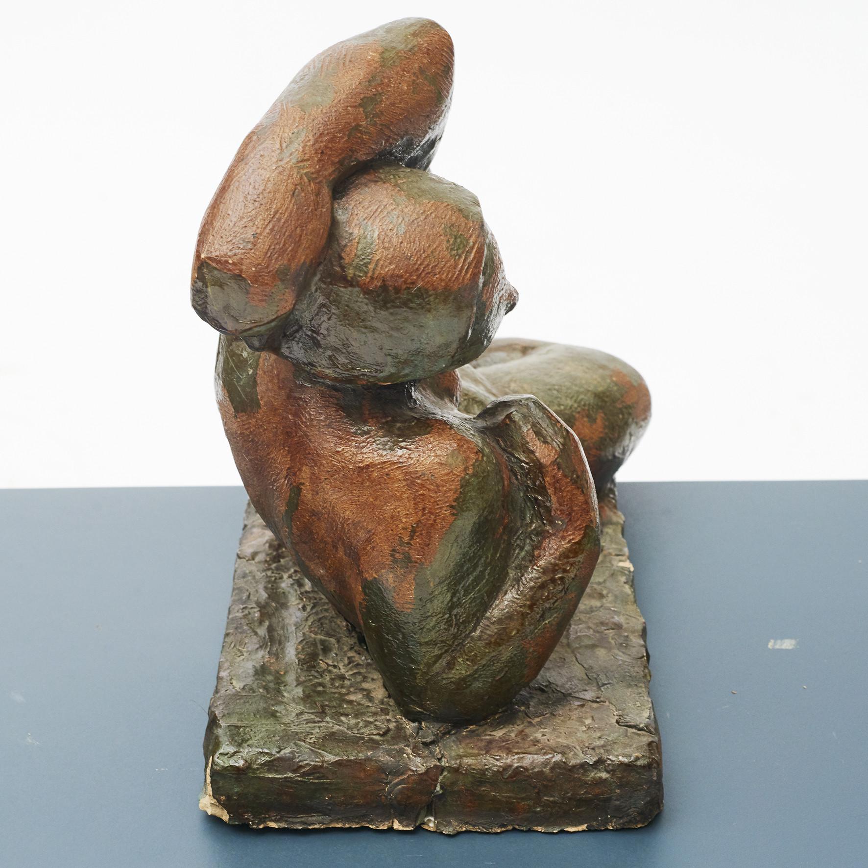 Skulptur aus Ton, nackte Frau, die Daunen liegt (Dänisch)
