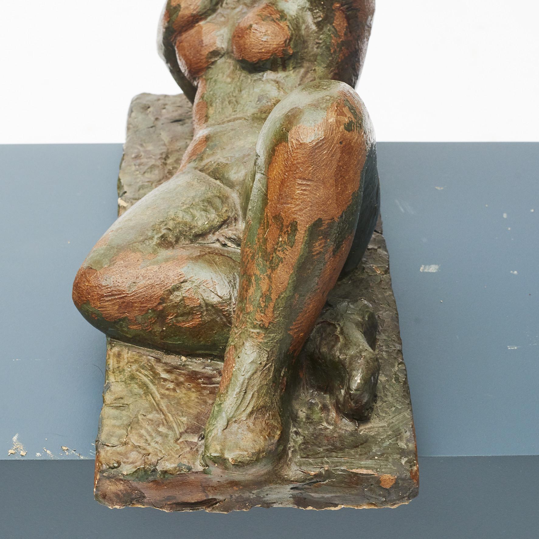 Skulptur aus Ton, nackte Frau, die Daunen liegt im Zustand „Gut“ in Kastrup, DK