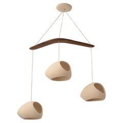 Claylight Boomerang: Double Cut, moderner Kronleuchter, Pendelleuchte mit drei Leuchten, Keramik
