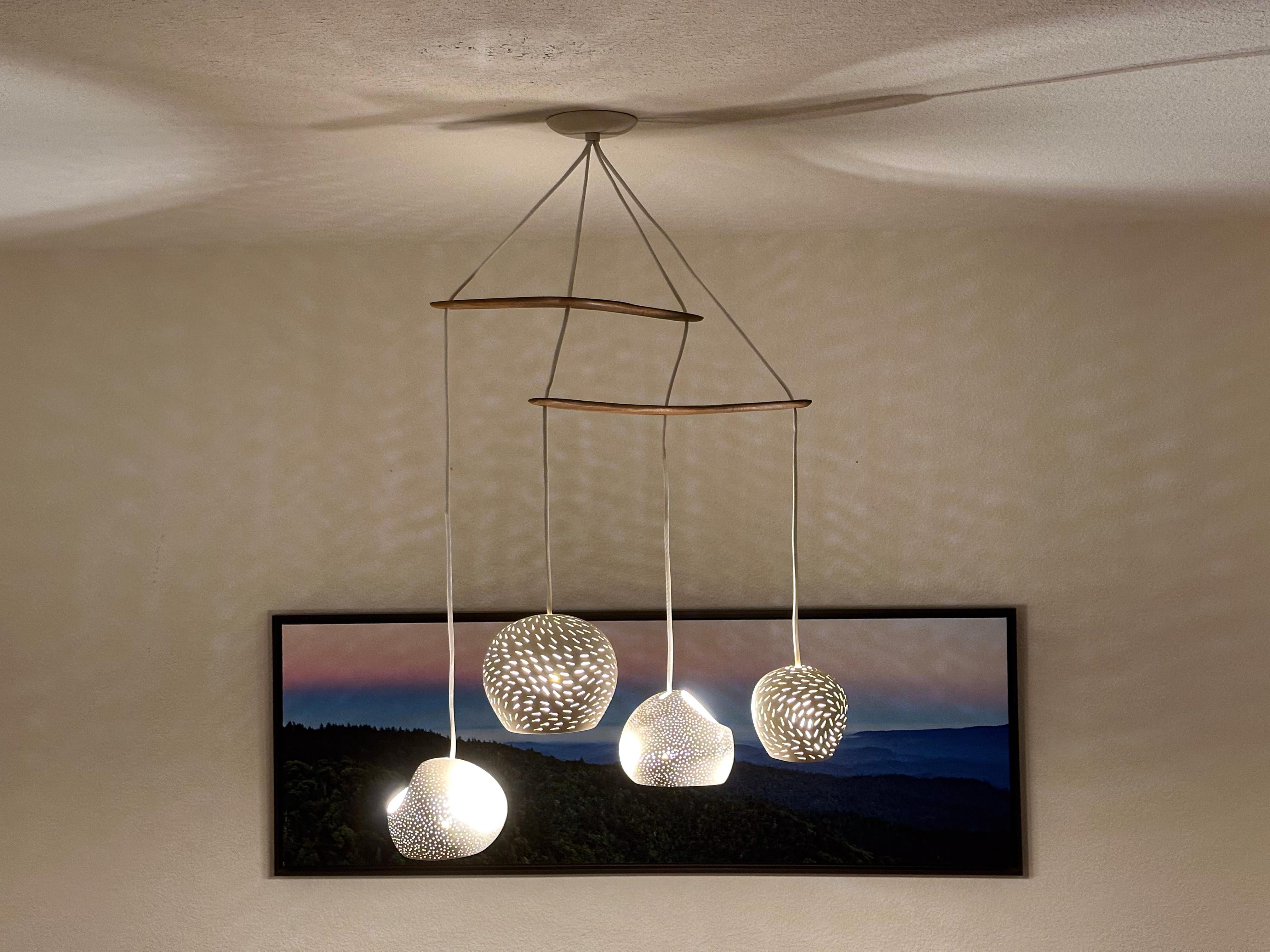 CLAYLIGHT BOOMERANG LARGE • Lustre moderne  Pendentif à quatre lumières  Céramique en vente 5