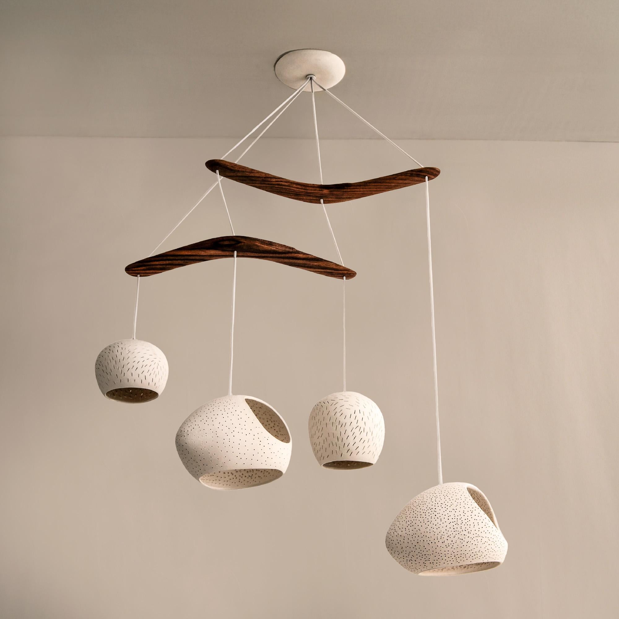 Organique CLAYLIGHT BOOMERANG LARGE • Lustre moderne  Pendentif à quatre lumières  Céramique en vente