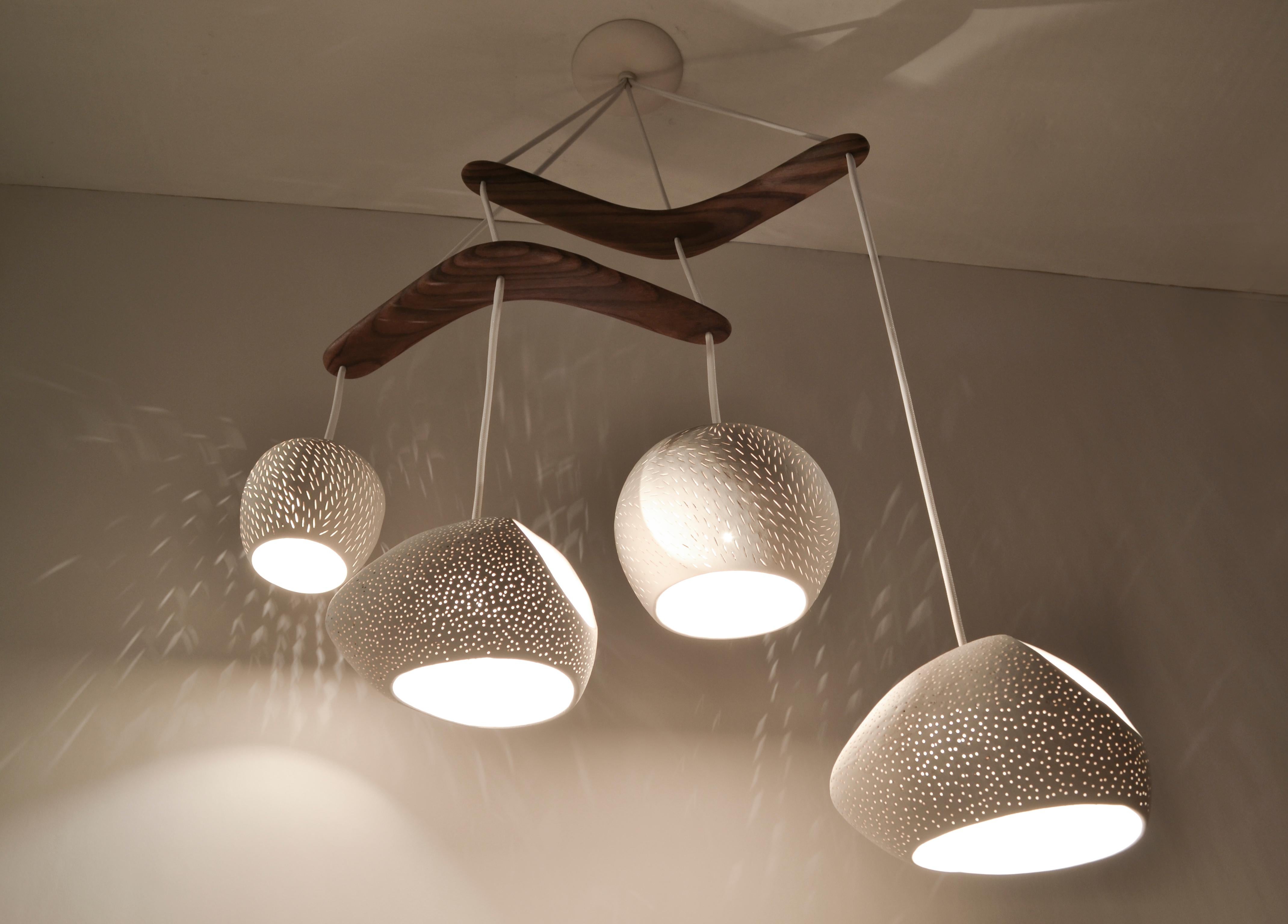 Américain CLAYLIGHT BOOMERANG LARGE • Lustre moderne  Pendentif à quatre lumières  Céramique en vente