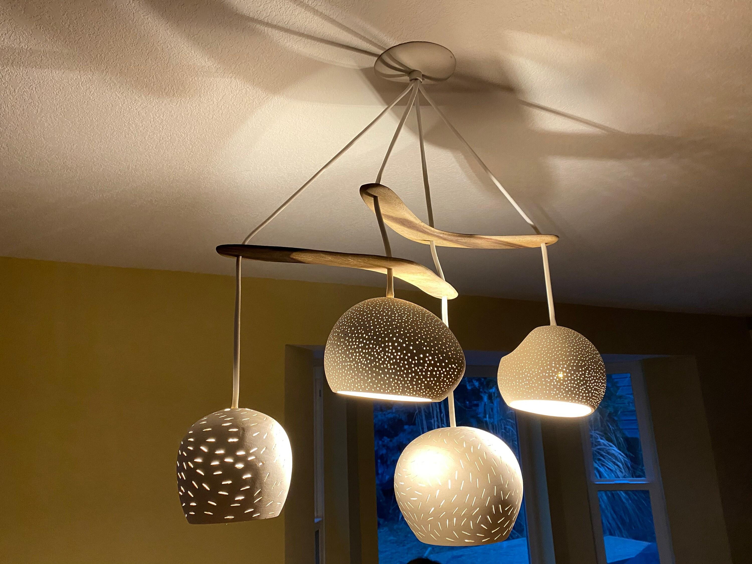 CLAYLIGHT BOOMERANG LARGE • Lustre moderne  Pendentif à quatre lumières  Céramique Neuf - En vente à Troy, NY