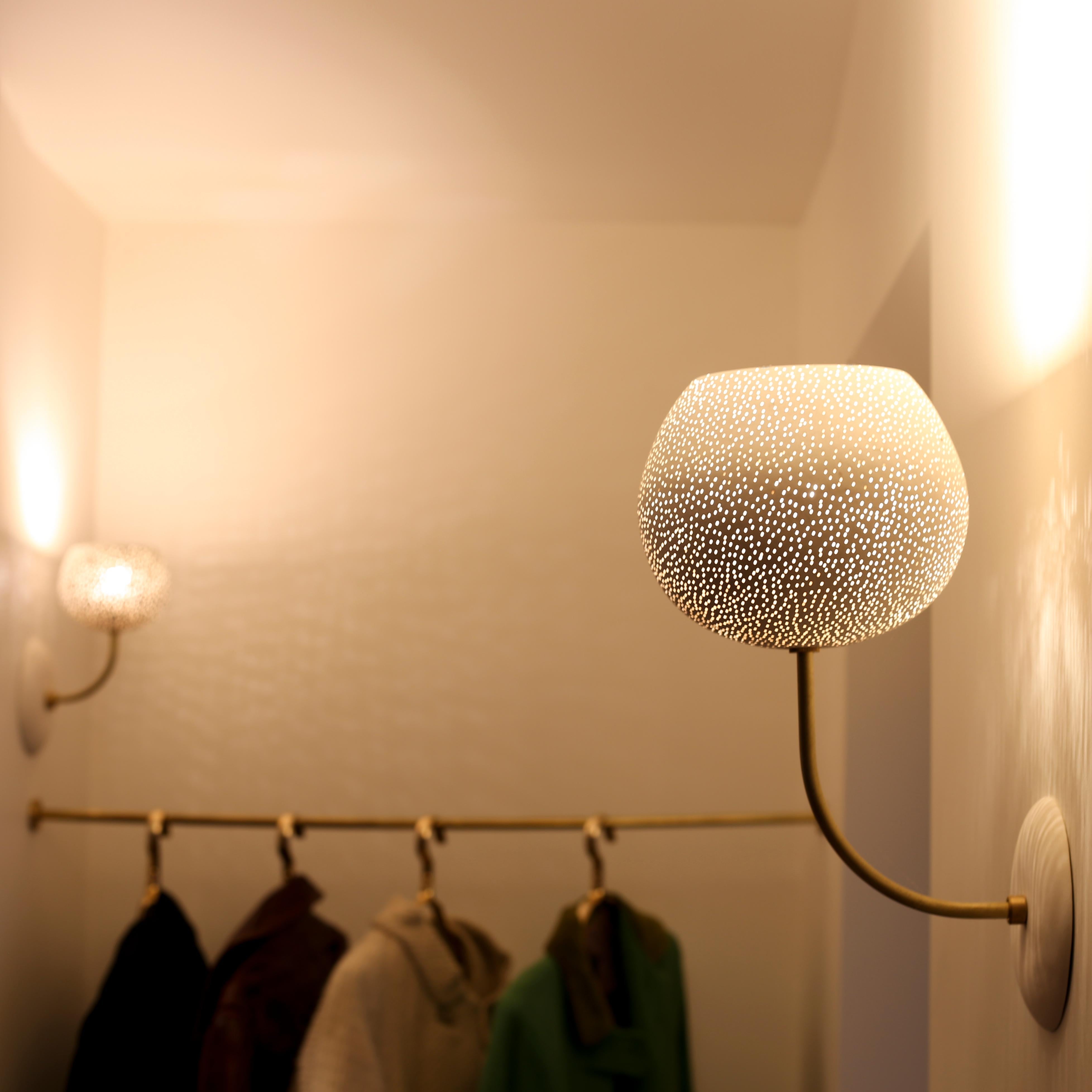 Lámpara de pie Claylight grande - Aplique de cerámica - Iluminación del estado de ánimo - Hecho a mano - Latón Estadounidense en venta