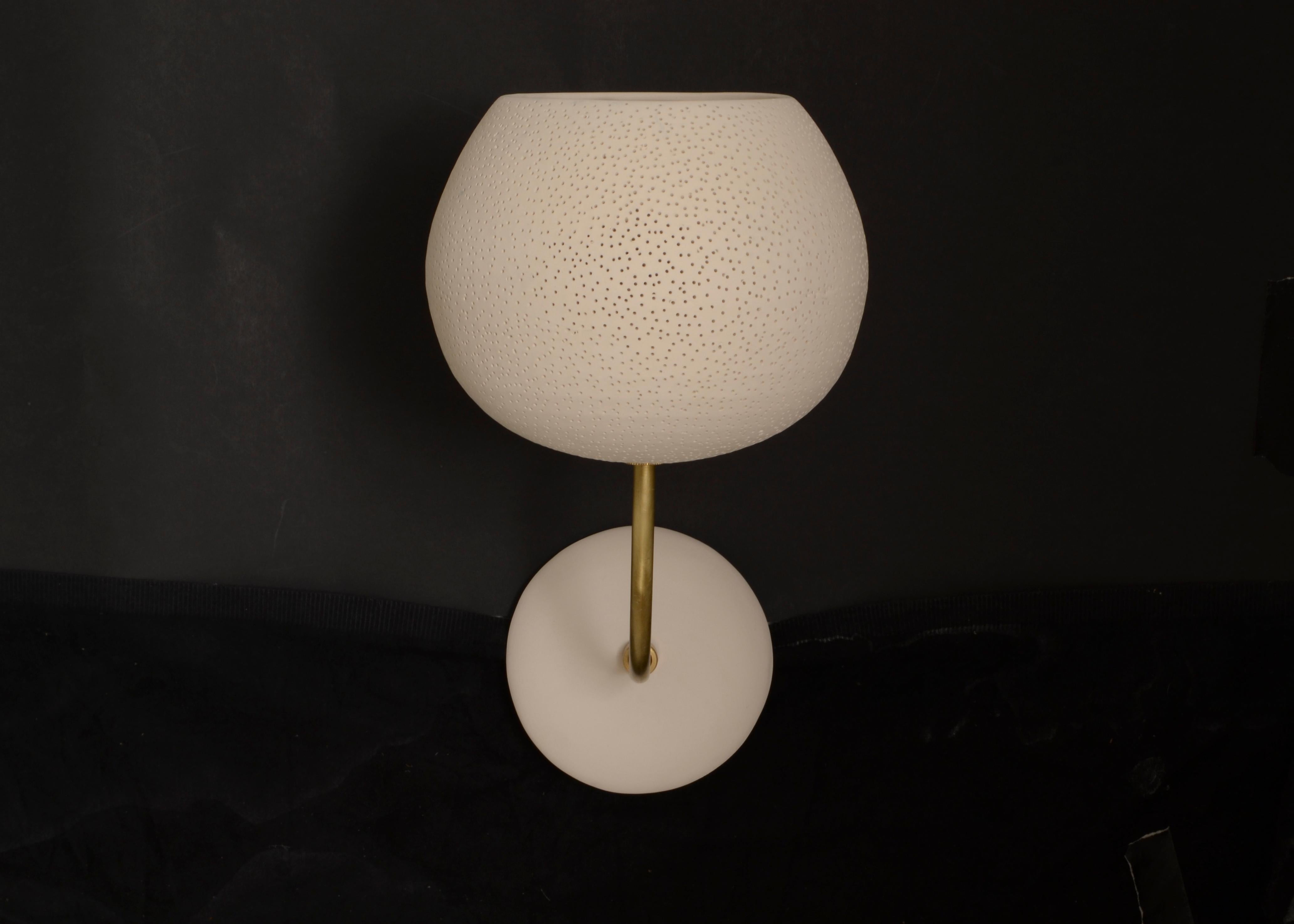 Lámpara de pie Claylight grande - Aplique de cerámica - Iluminación del estado de ánimo - Hecho a mano - Latón Siglo XXI y contemporáneo en venta