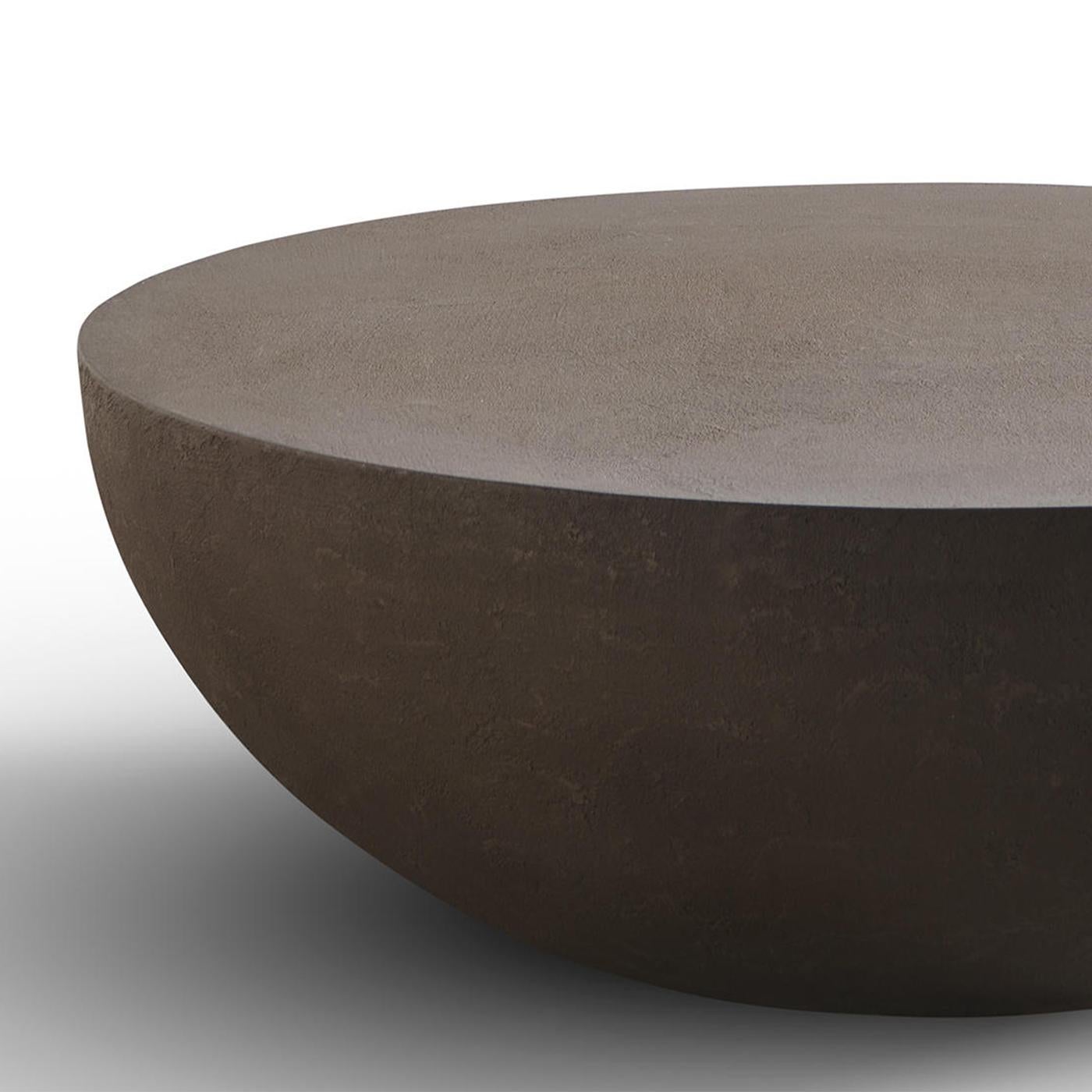 Coffee Table Clayton with all structure in polymer
covered with clay layer in brown shadow finish.