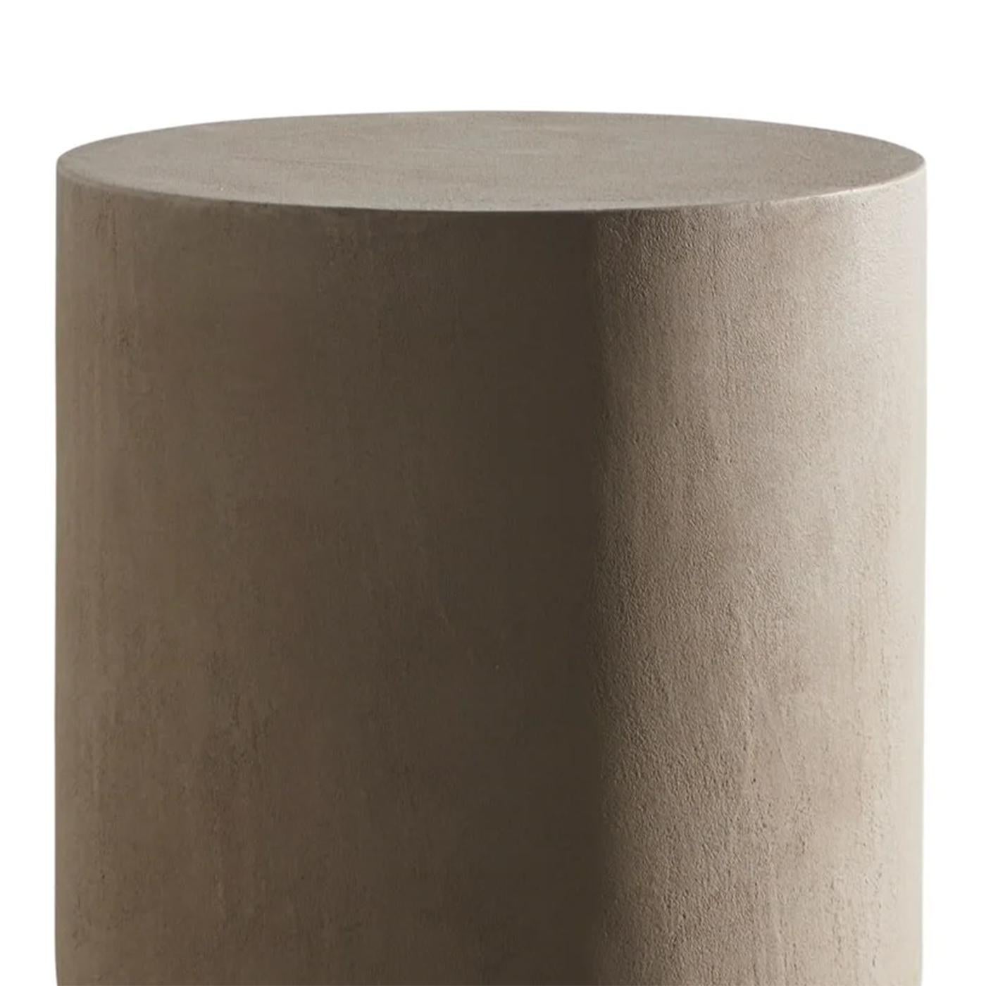 Side Table Clayton with all structure in polymer
covered with clay layer in brown light shadow finish.
