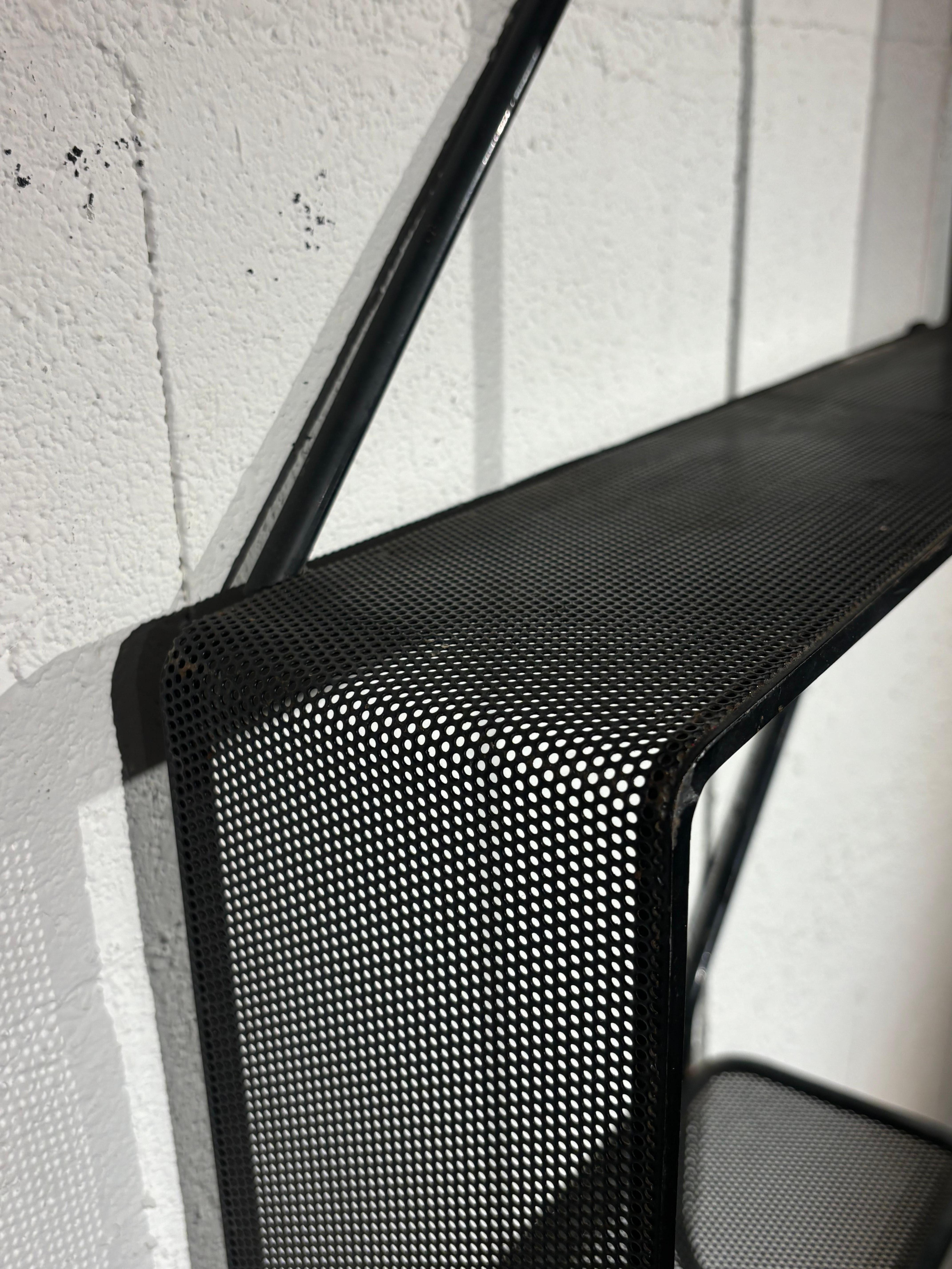 Estanterías Clé de sol de Mathieu Matégot en venta 4