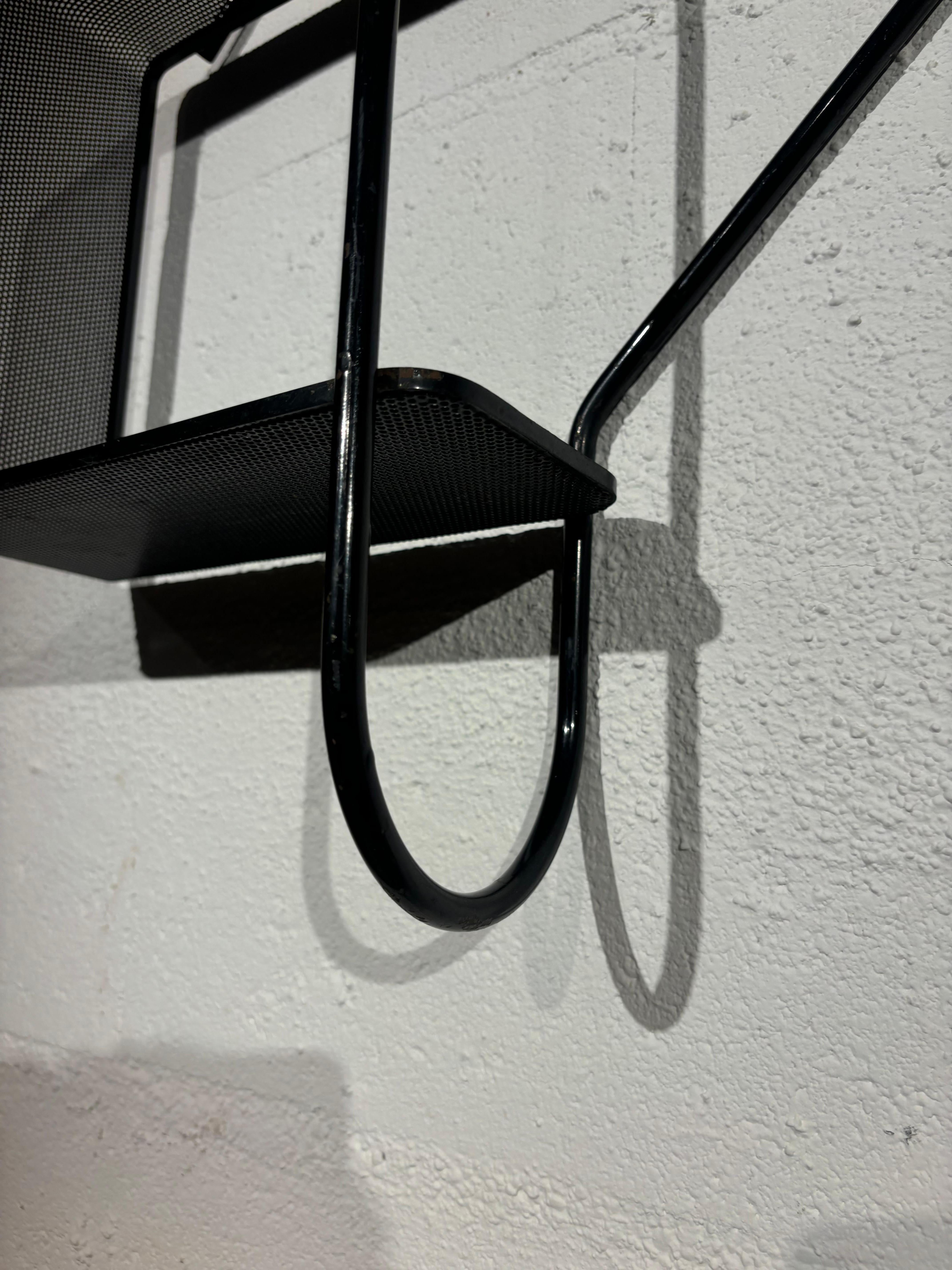 Estanterías Clé de sol de Mathieu Matégot en venta 11