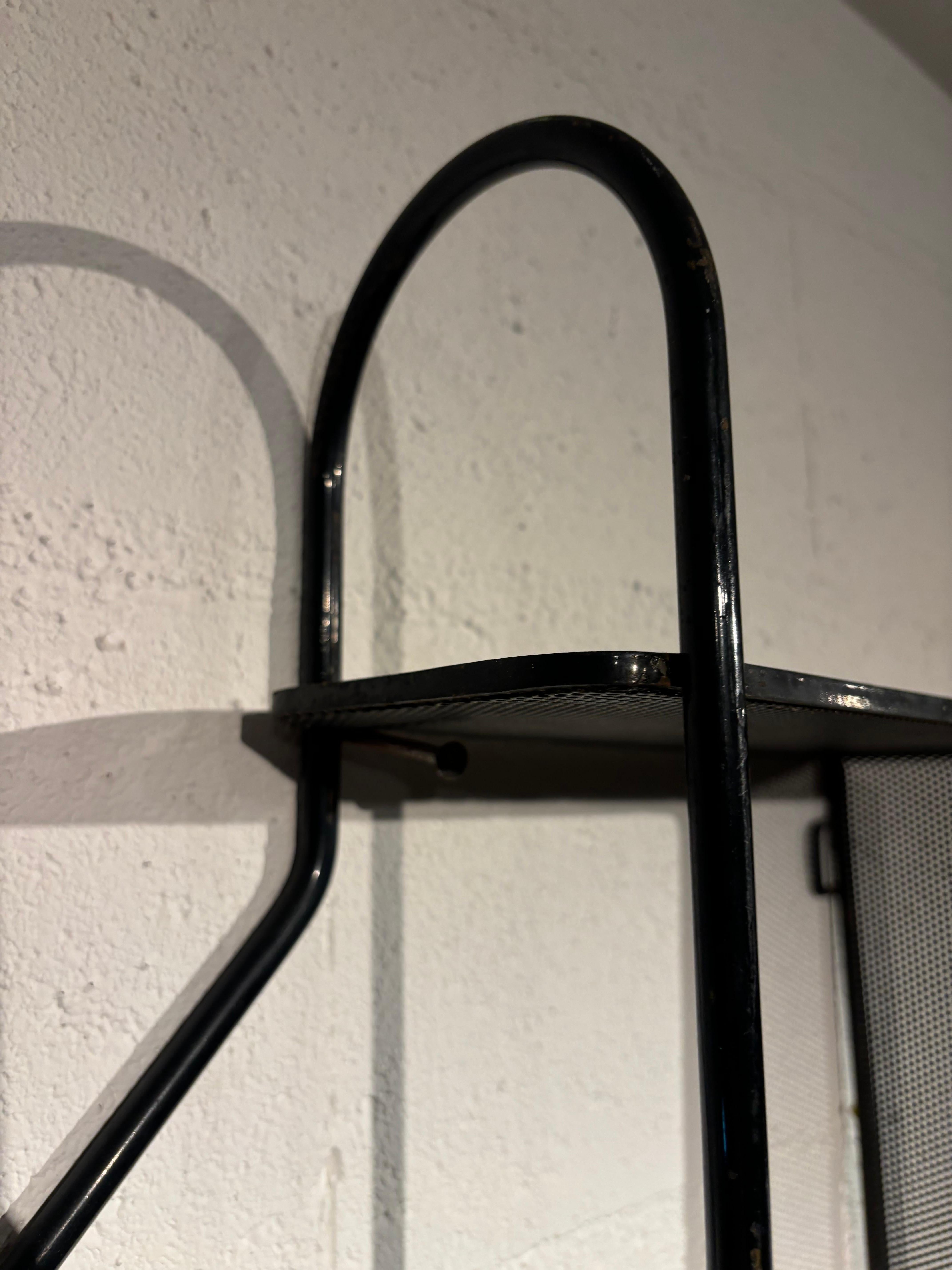 Estanterías Clé de sol de Mathieu Matégot en venta 12