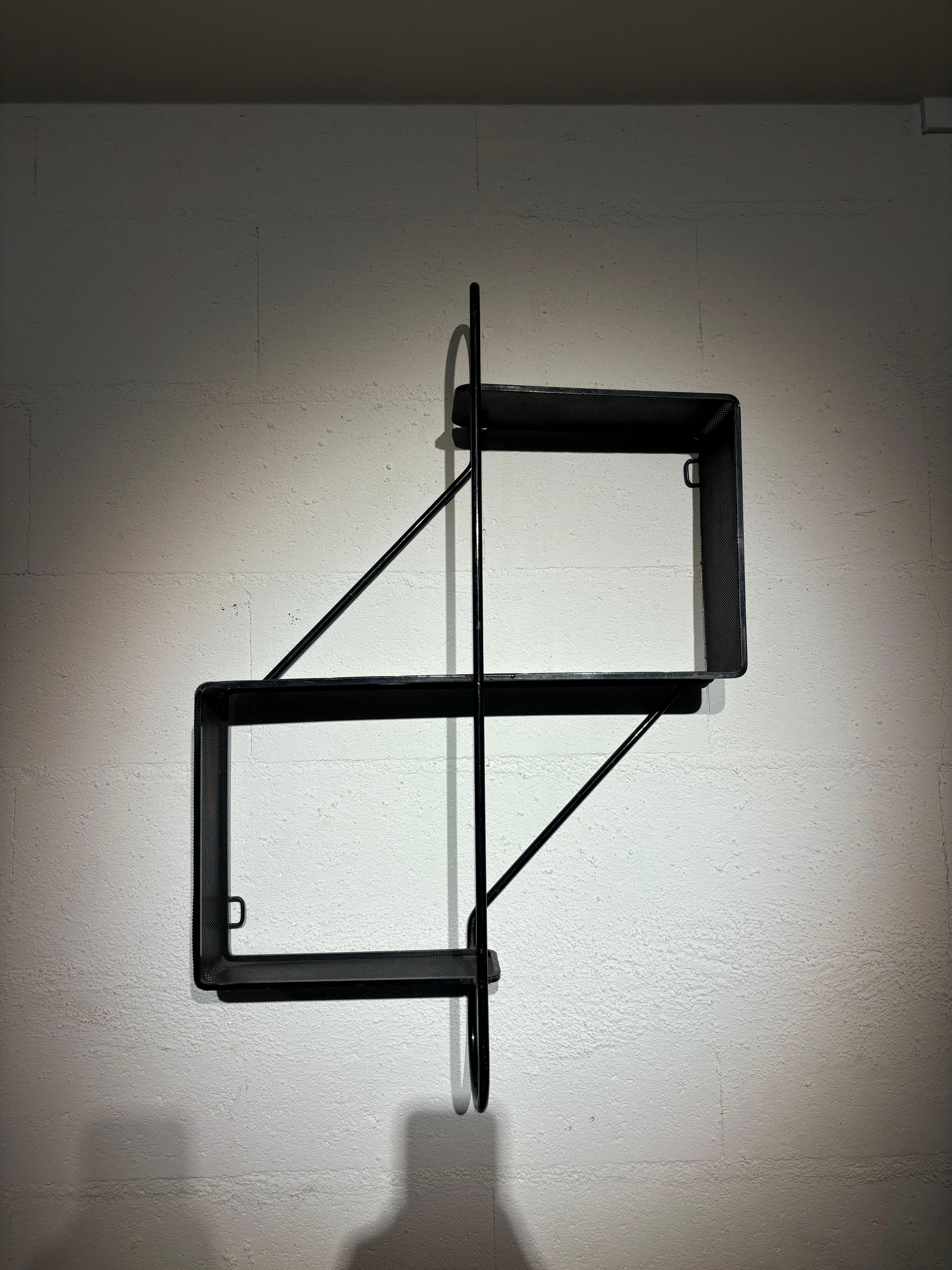 Estanterías Clé de sol de Mathieu Matégot Francés en venta