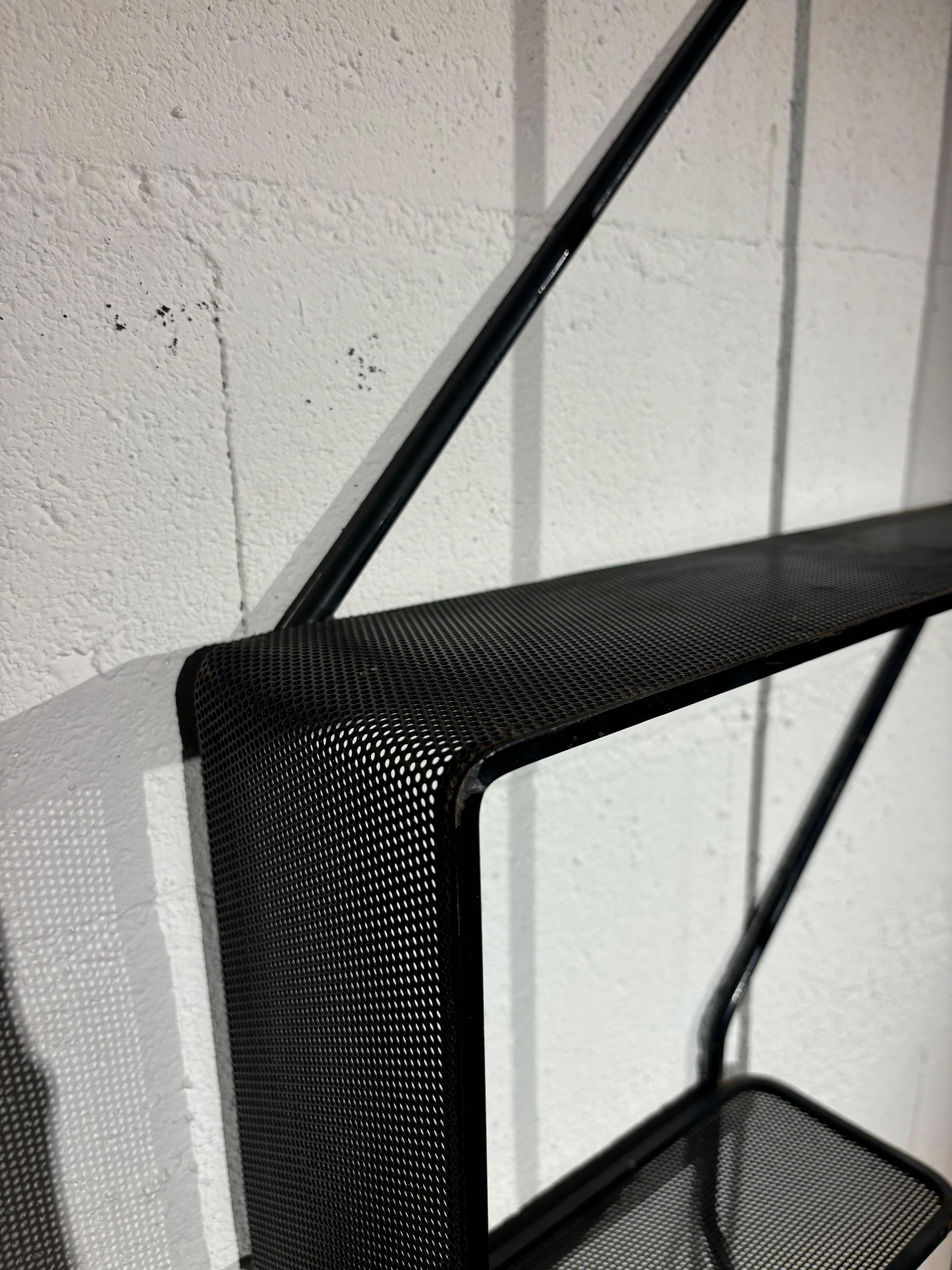 Estanterías Clé de sol de Mathieu Matégot Metal en venta