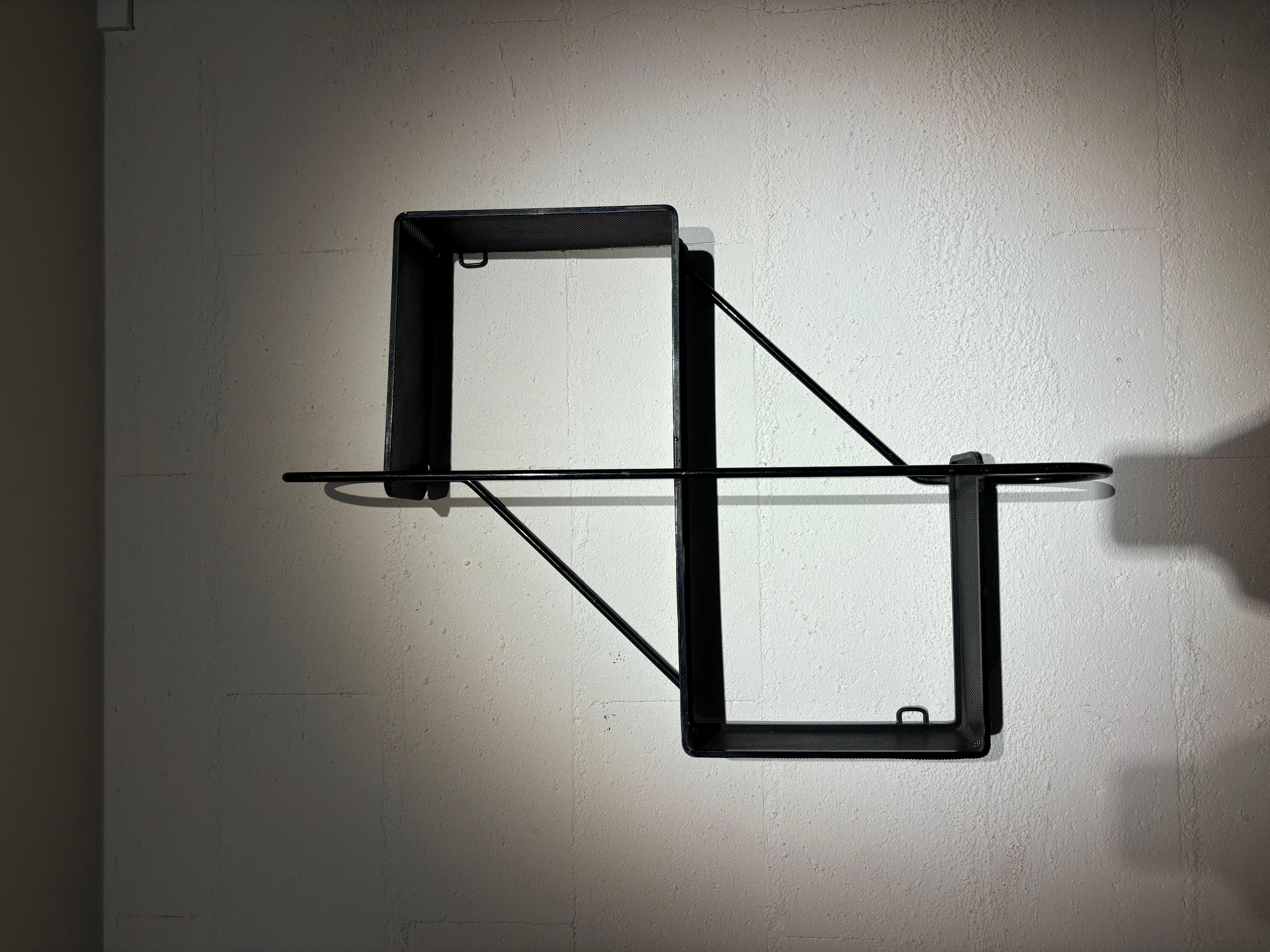 Estanterías Clé de sol de Mathieu Matégot