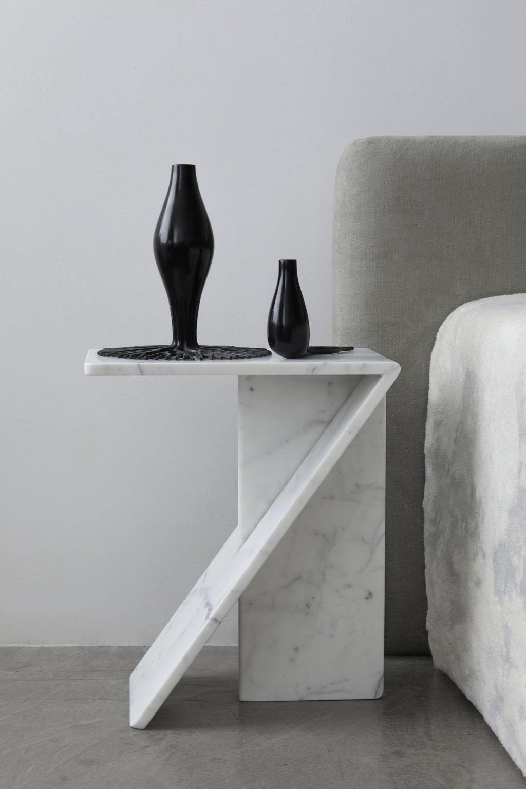 French Clé, Side Table in white Carrara or black Marquina Marble, YMER&MALTA, France For Sale