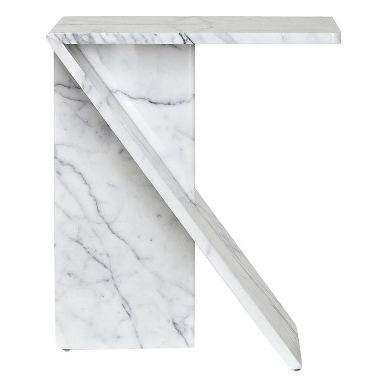 Clé, Side Table in white Carrara or black Marquina Marble, YMER&MALTA, France For Sale
