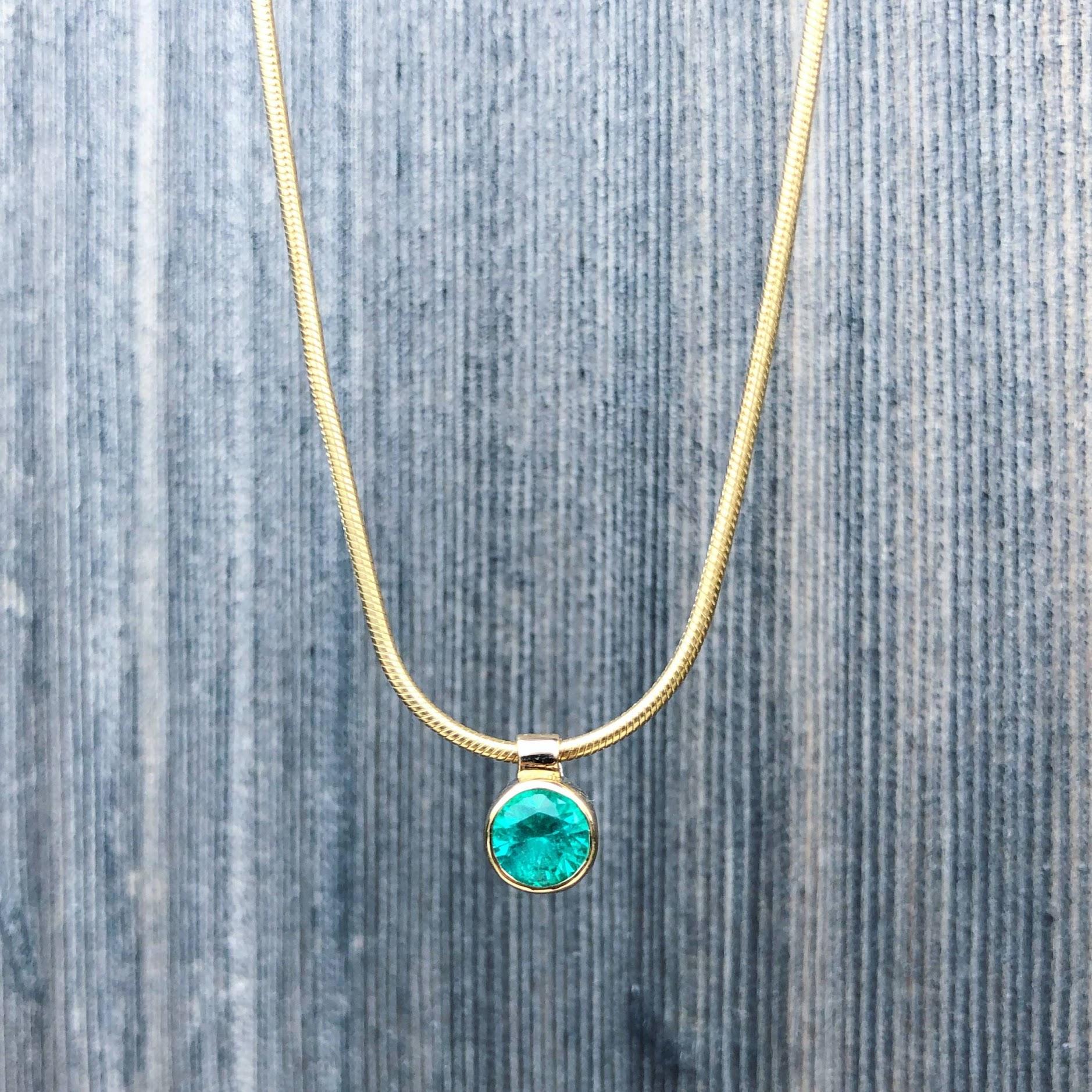 Brilliant Cut Clea Necklace, Emerald and Yellow Gold Necklace For Sale