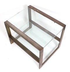 Table d'appoint en bronze à lignes épurées Table de nuit moderne du milieu du siècle dernier