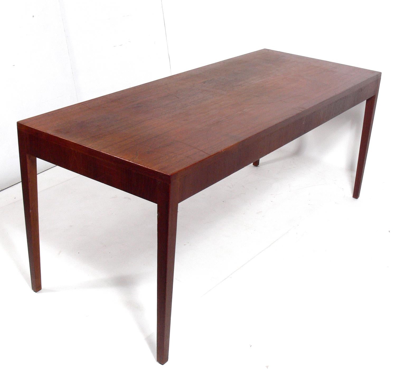 Clean Lined Danish Modern Teak Desk In Good Condition In Atlanta, GA