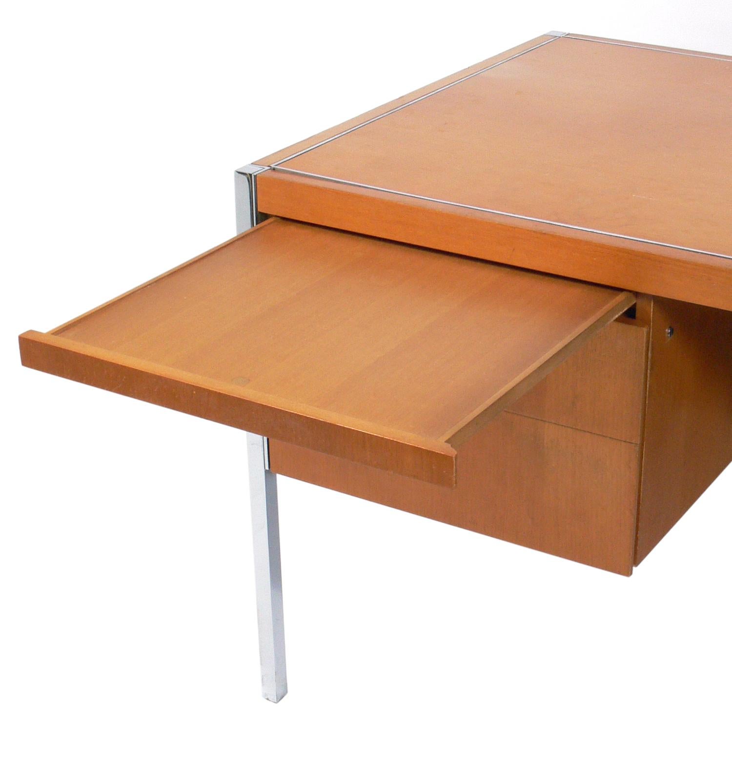 Mid-Century Modern Clean Lined Executive Desk by Knoll