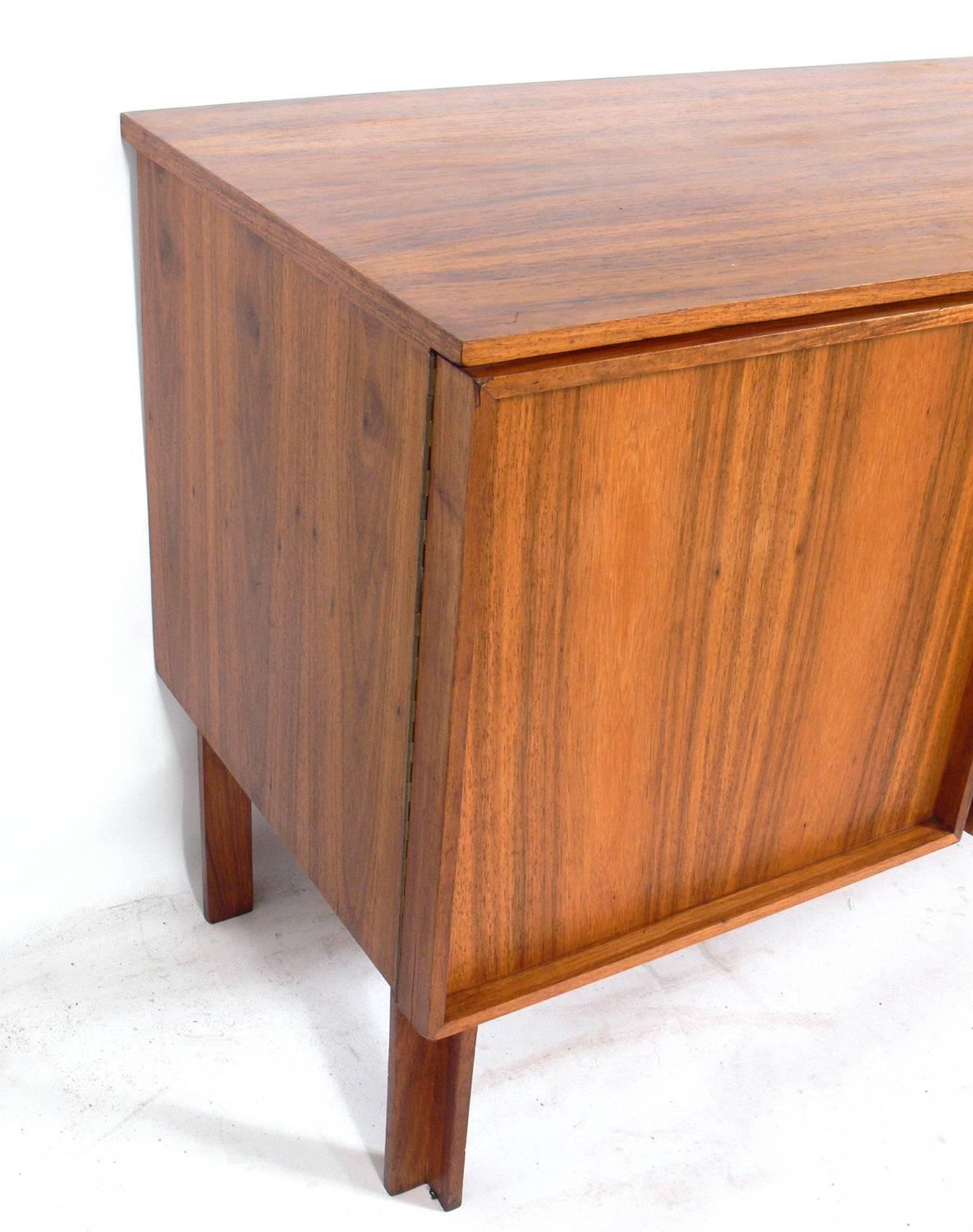 Clean Lined Midcentury Credenza by John Tabraham In Good Condition In Atlanta, GA