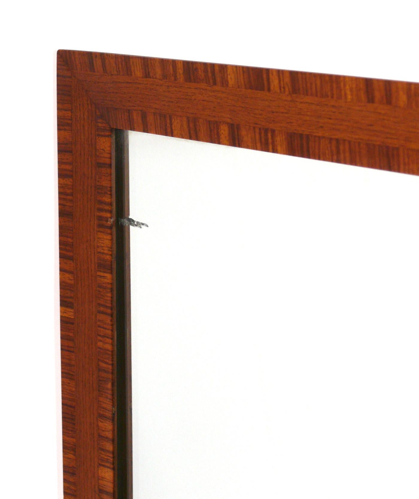 Mid-Century moderno Specchio in palissandro foderato di bianco 41,5