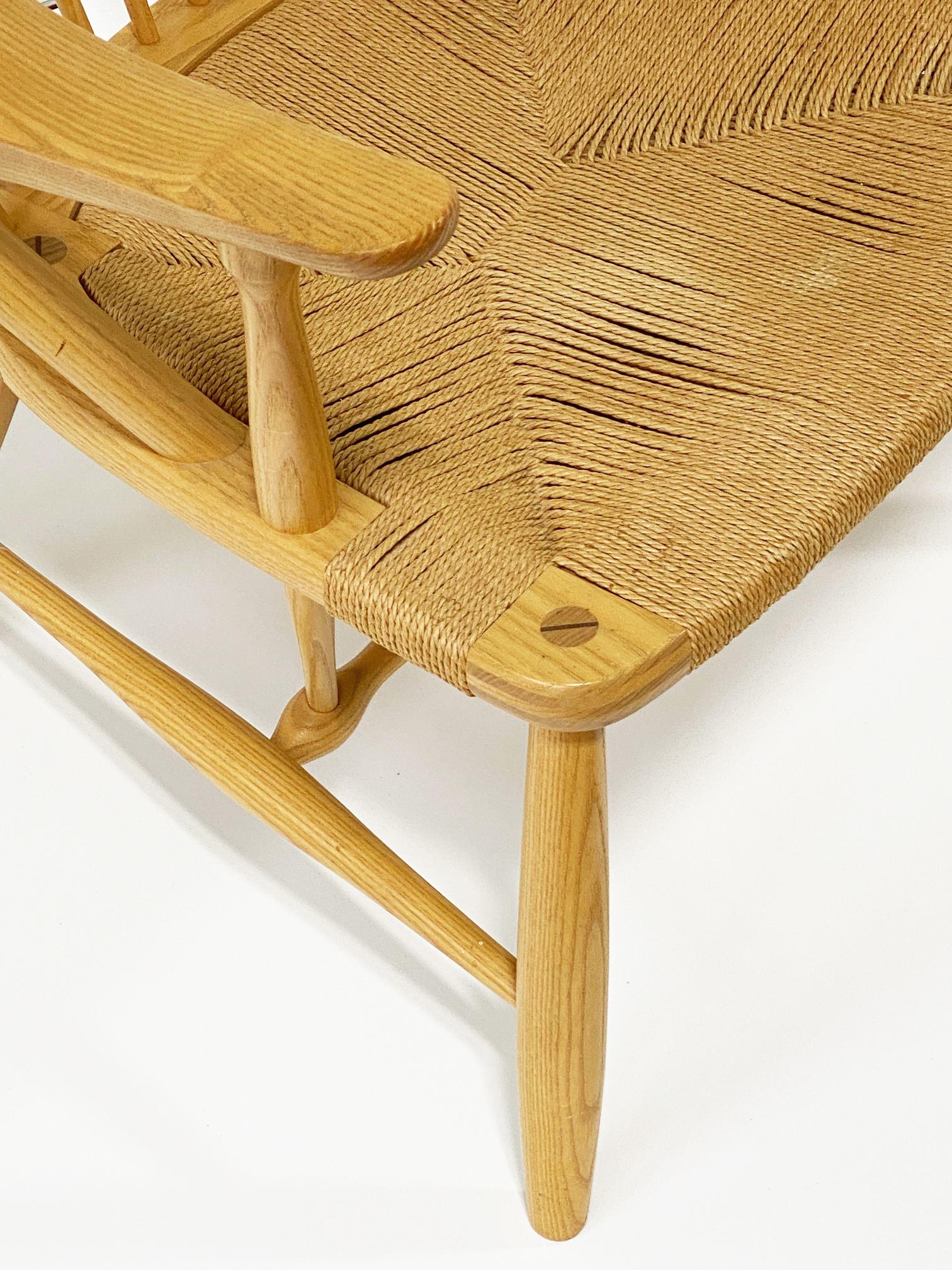 Clean PAIR von Hans Wegner Aschenbecher- Pfauenstühlen aus der Mitte des Jahrhunderts für Johannes Hansen (Moderne der Mitte des Jahrhunderts) im Angebot